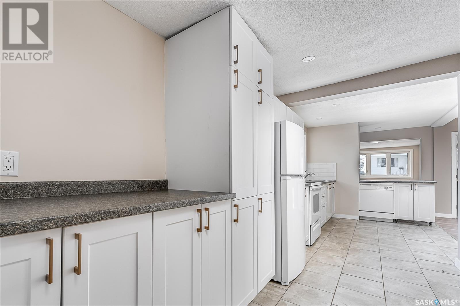 1317 Connaught Avenue, Moose Jaw, Saskatchewan  S6H 4B9 - Photo 7 - SK013829