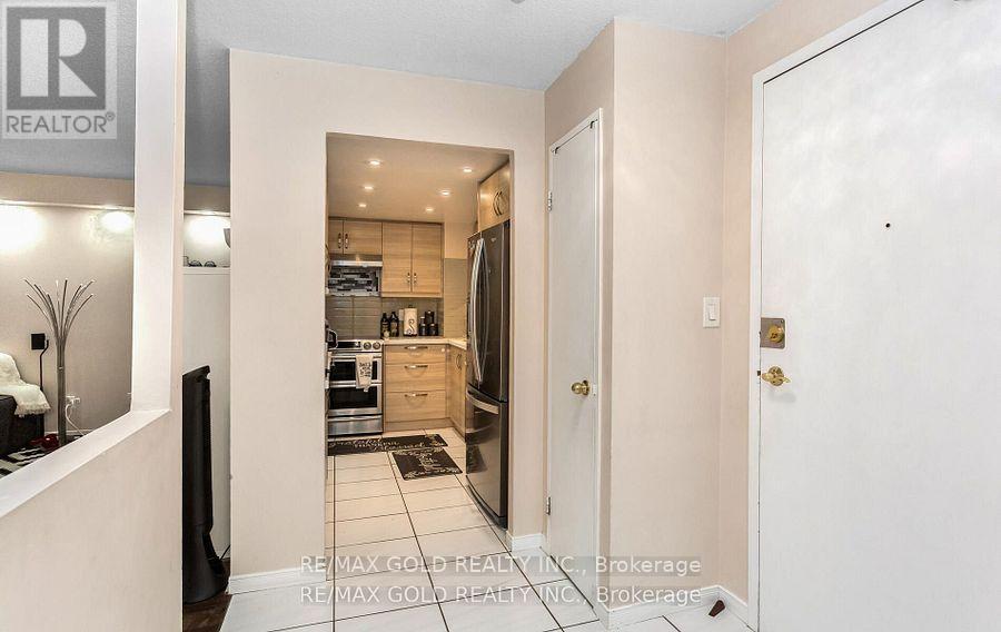 1213 - 155 Hillcrest Avenue, Mississauga, Ontario  L5B 3Z2 - Photo 6 - W12309400