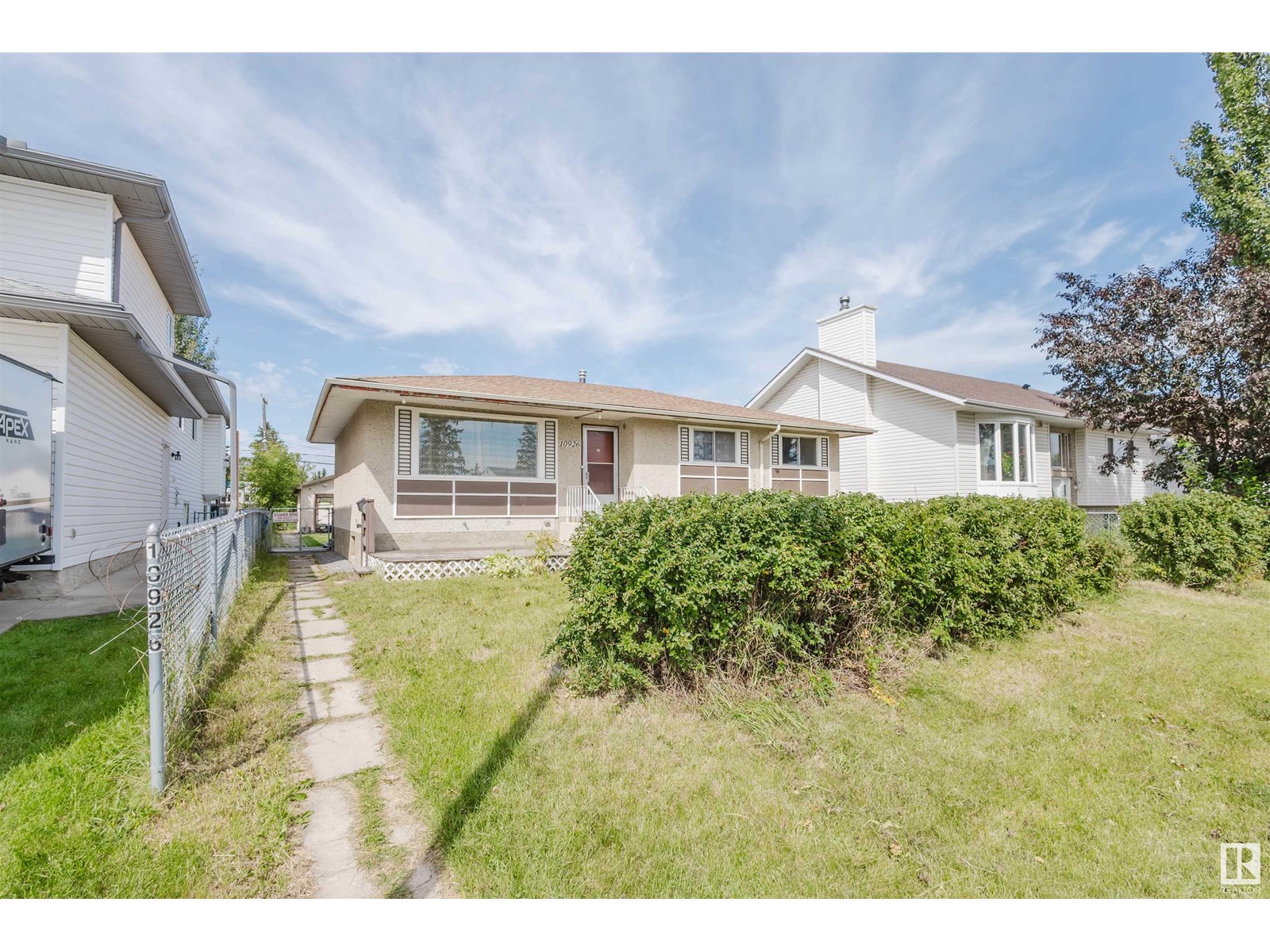 Property at 10926 153 ST NW image 2