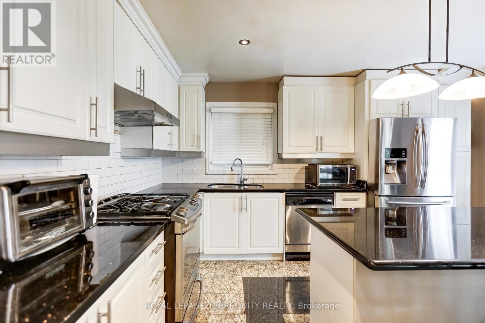 30 Wicks Drive, Ajax, Ontario  L1Z 1C3 - Photo 11 - E12309429