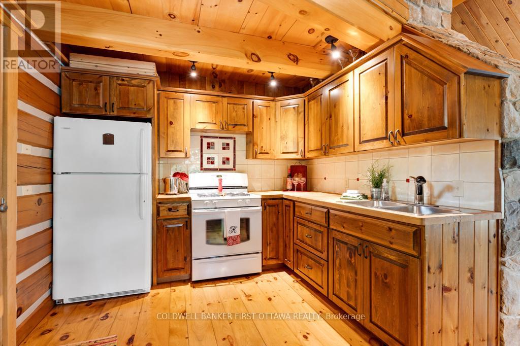 2275 Palmerston Lake, Frontenac, Ontario  K0H 2J0 - Photo 16 - X12309453