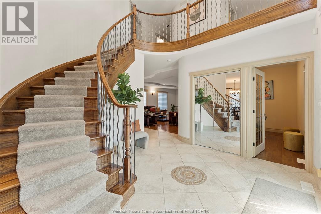 Property at 446 MOUNTBATTEN CRESCENT image 5