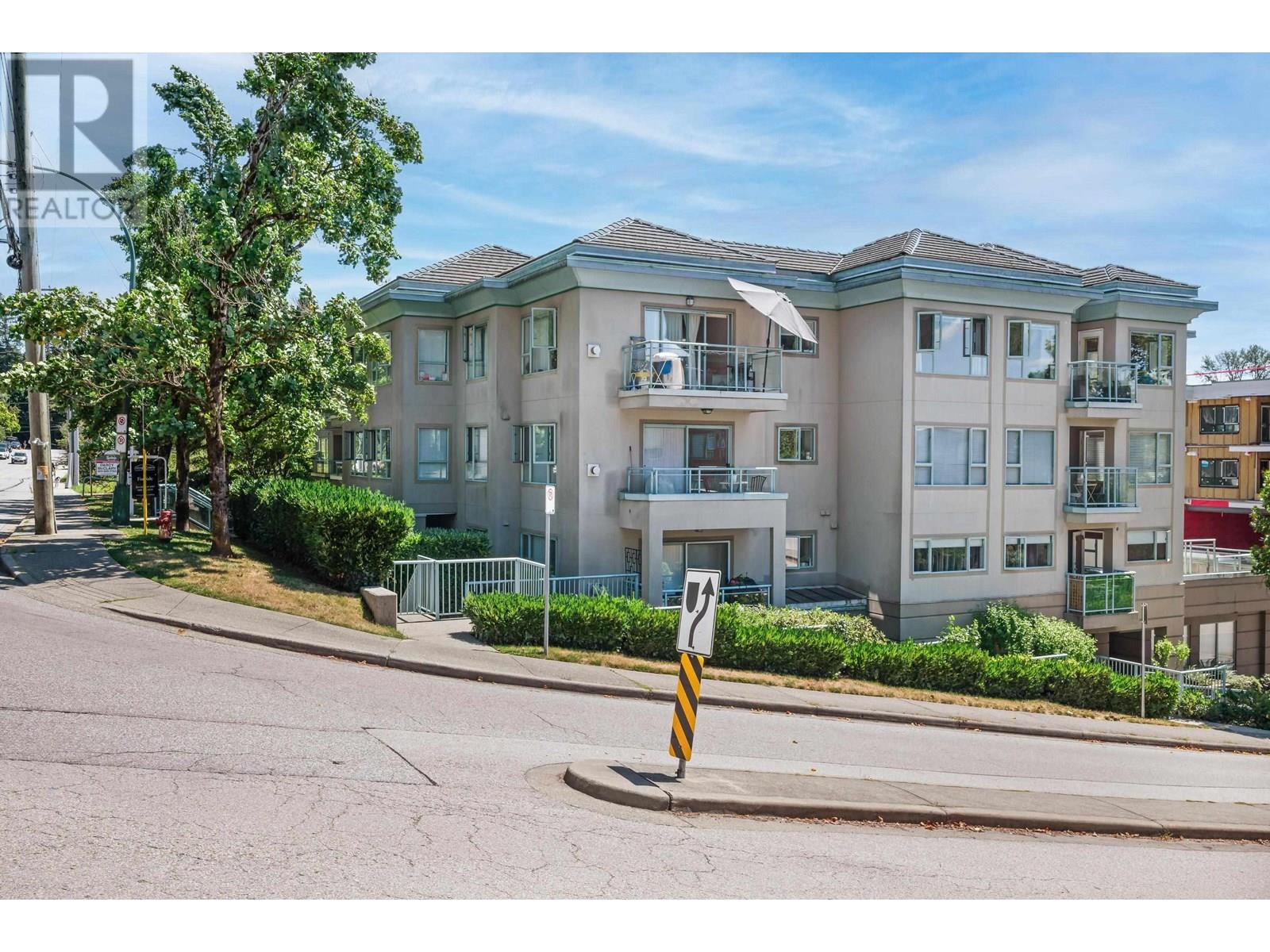 2 11680 LLOYD AVENUE, North Vancouver, British Columbia