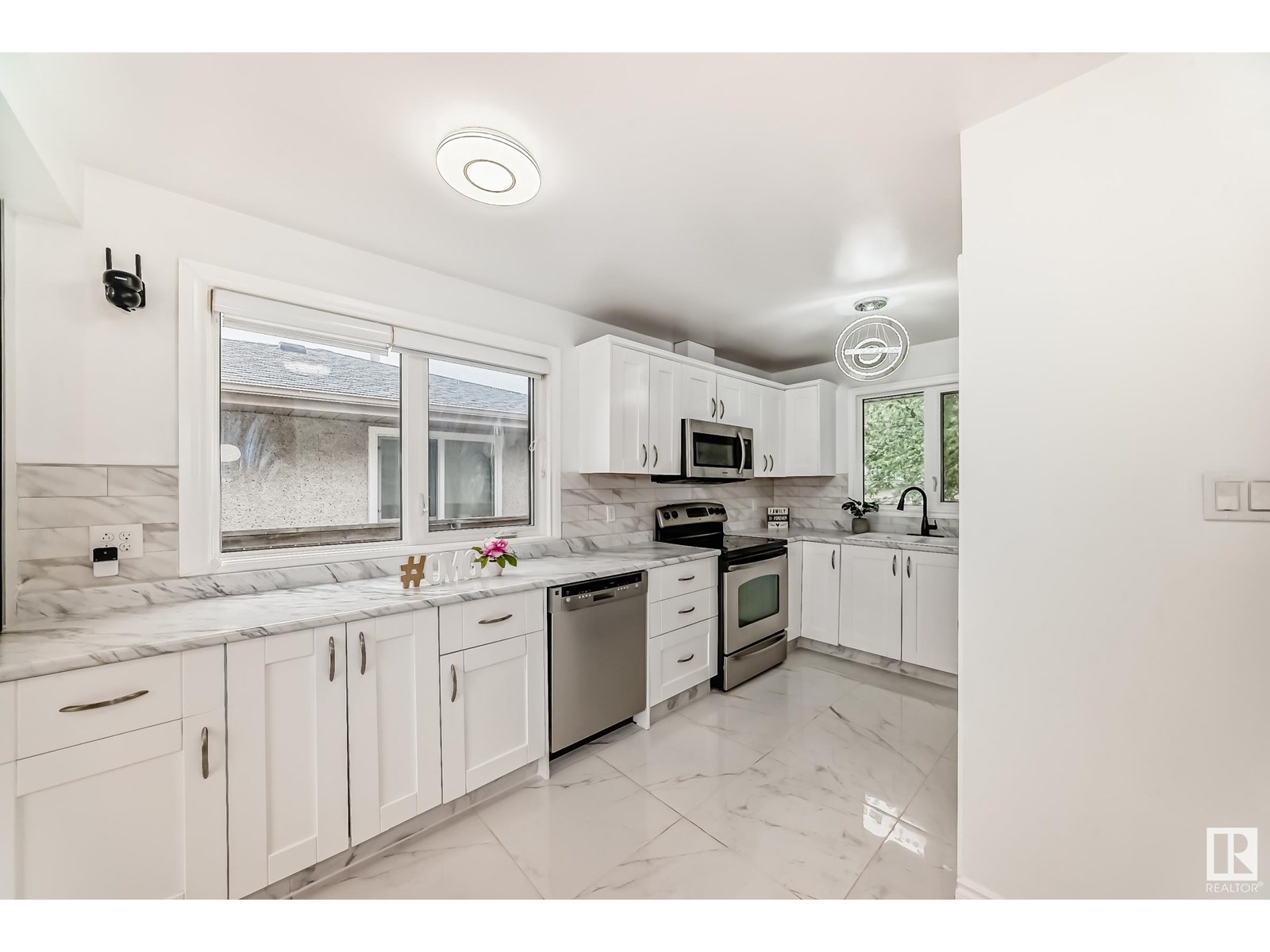 Property at 13516 112 ST NW image 4