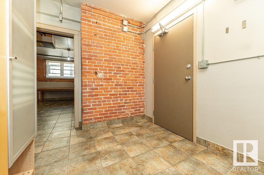 #002 10249 104 St Nw, Edmonton, Alberta  T5J 1B1 - Photo 3 - E4449698