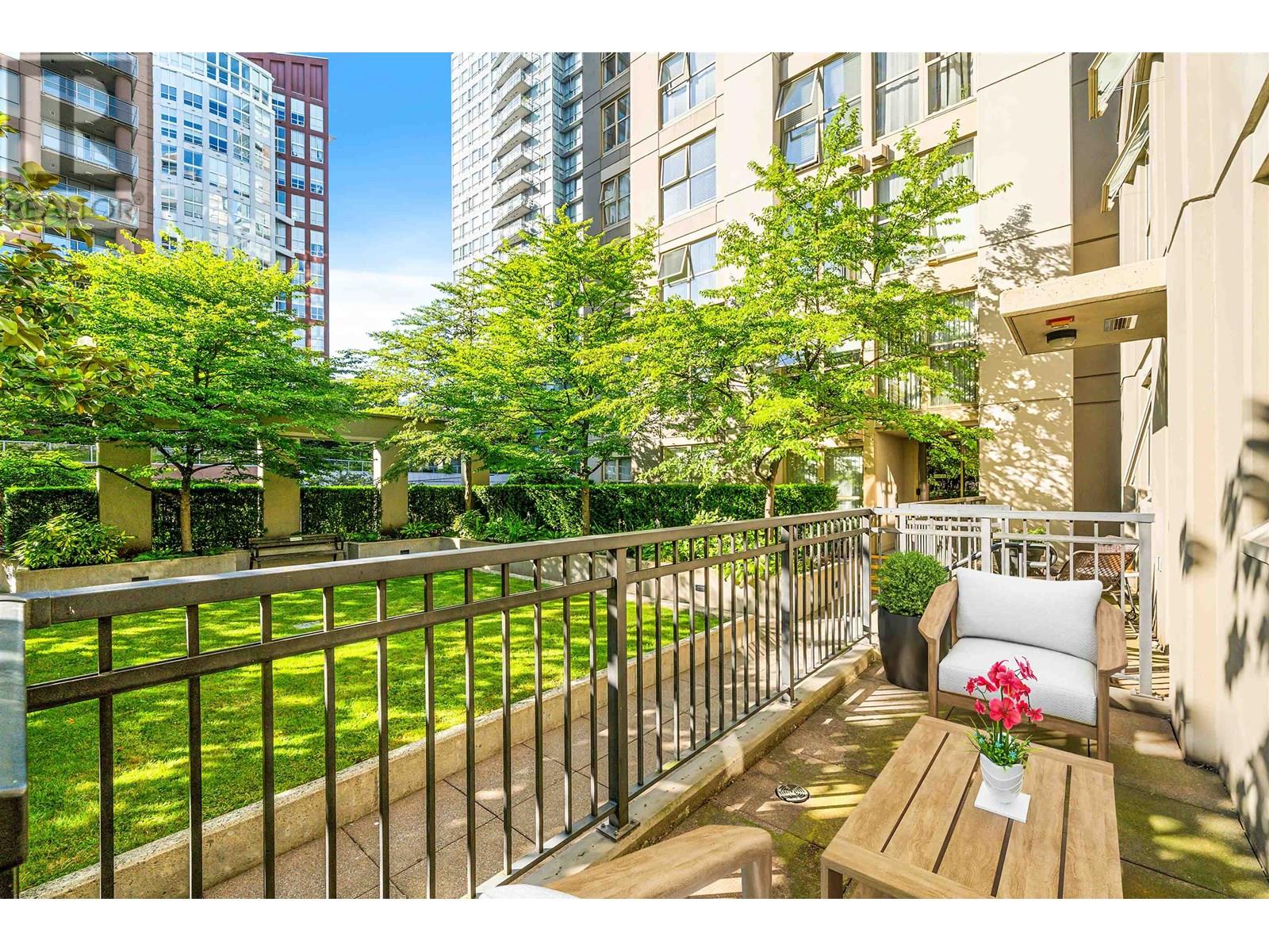 Th8 989 Richards Street, Vancouver, British Columbia  V6B 6R6 - Photo 1 - R3030628