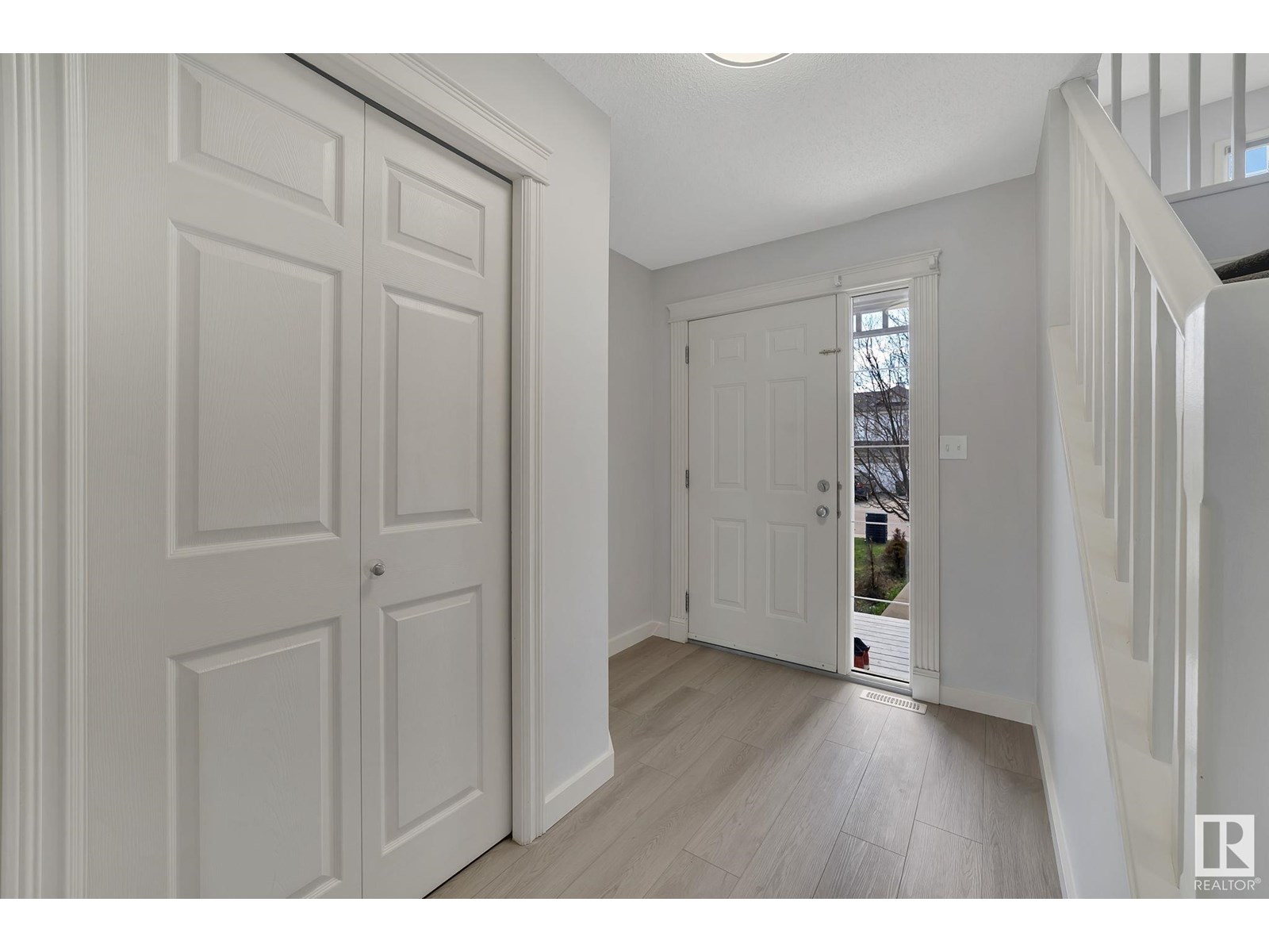 8010 3 Av Sw, Edmonton, Alberta  T6X 1K6 - Photo 5 - E4449941