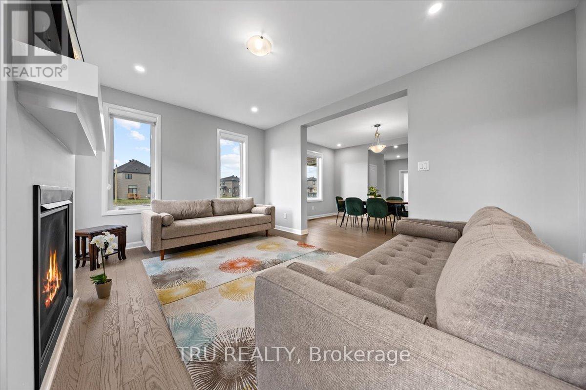 618 Galarneau Way, Ottawa, Ontario  K2W 0M1 - Photo 11 - X12309553