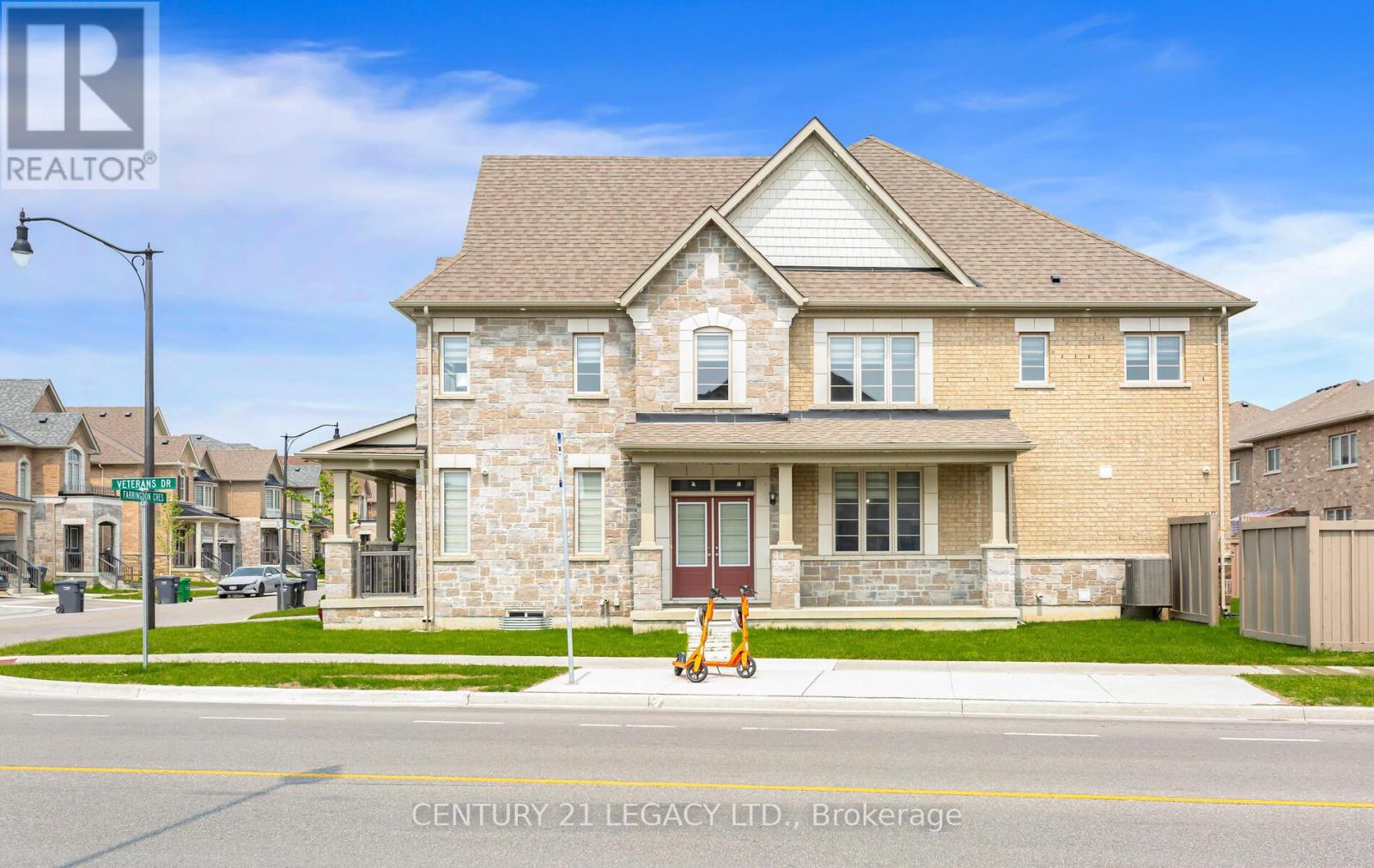 35 Farringdon Crescent, Brampton, Ontario  L7A 4Z6 - Photo 6 - W12309560
