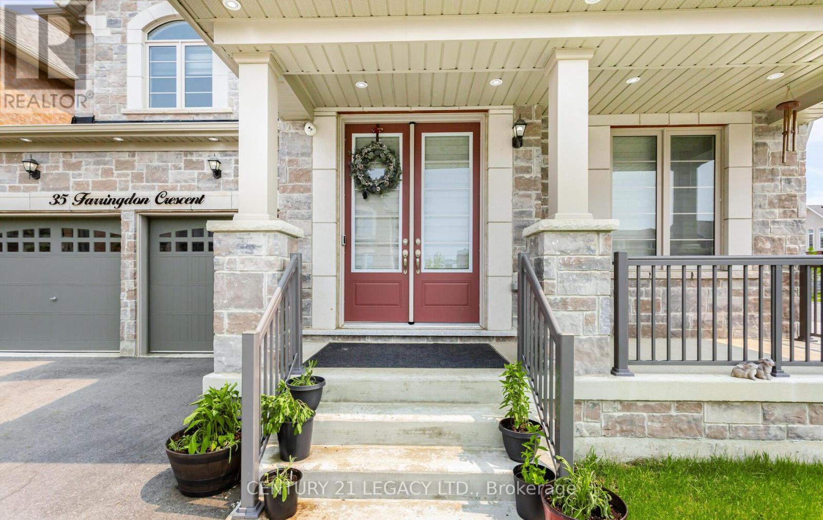 35 Farringdon Crescent, Brampton, Ontario  L7A 4Z6 - Photo 8 - W12309560