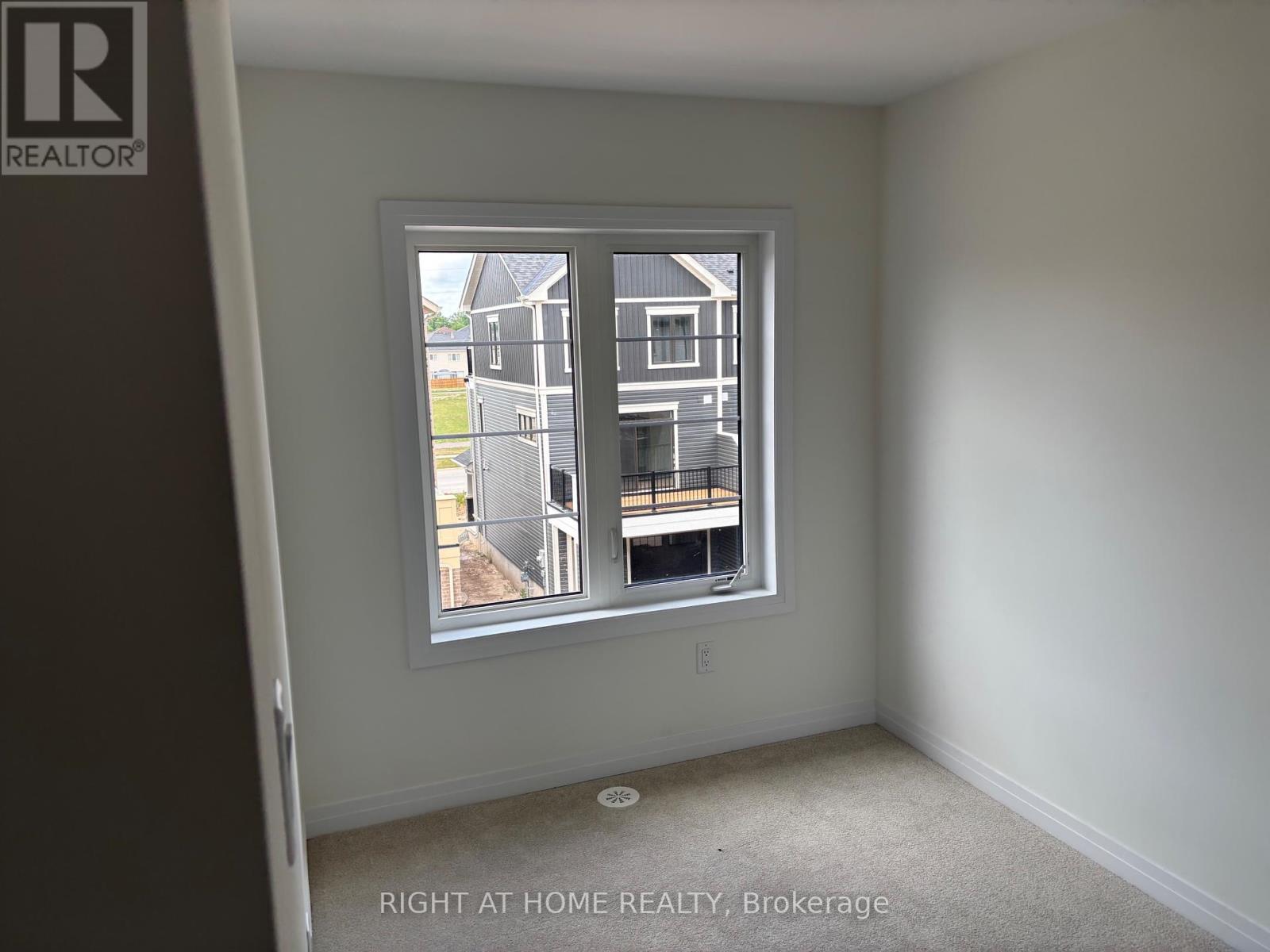 52 Lilac Lane, Thorold, Ontario  L3B 5N5 - Photo 12 - X12305380