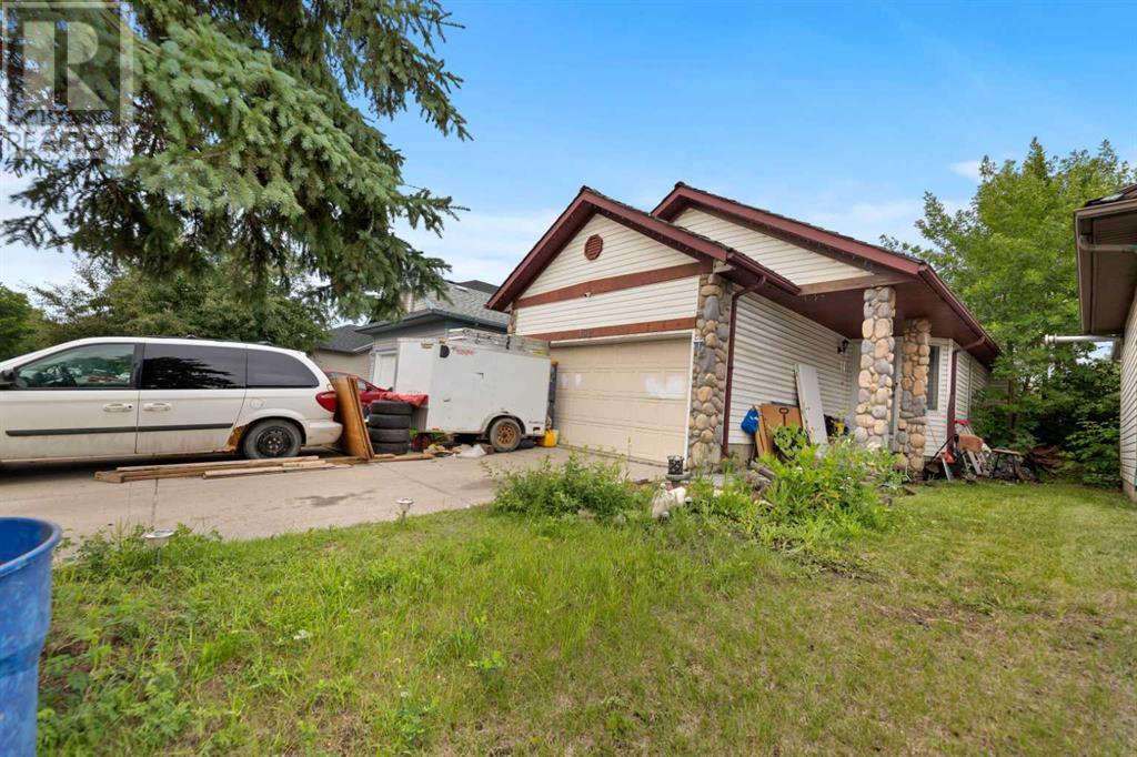 Property at 132 Mt Apex Green SE image 1