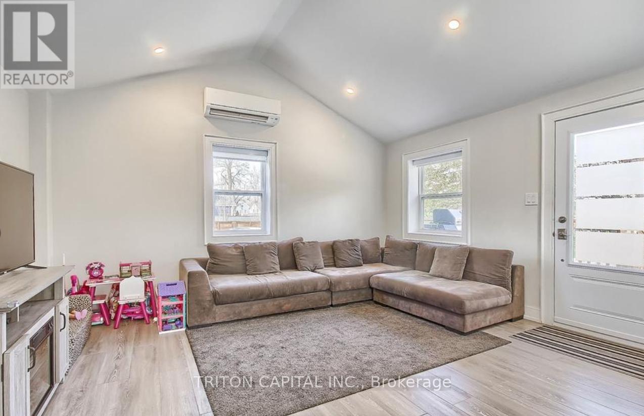 34 Napier Street, Vaughan, Ontario  L0J 1C0 - Photo 6 - N12309601