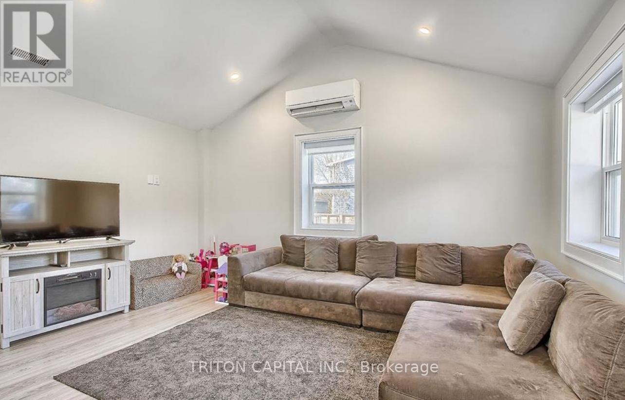 34 Napier Street, Vaughan, Ontario  L0J 1C0 - Photo 7 - N12309601