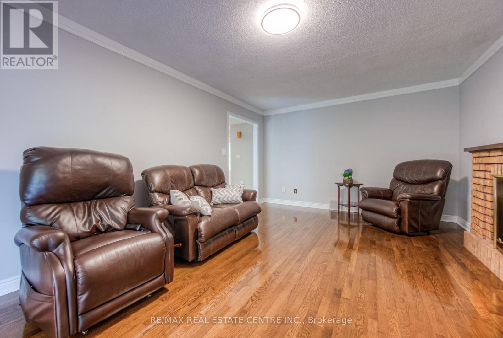 644 Donna Court, Burlington, Ontario  L7N 3H2 - Photo 18 - W12309611