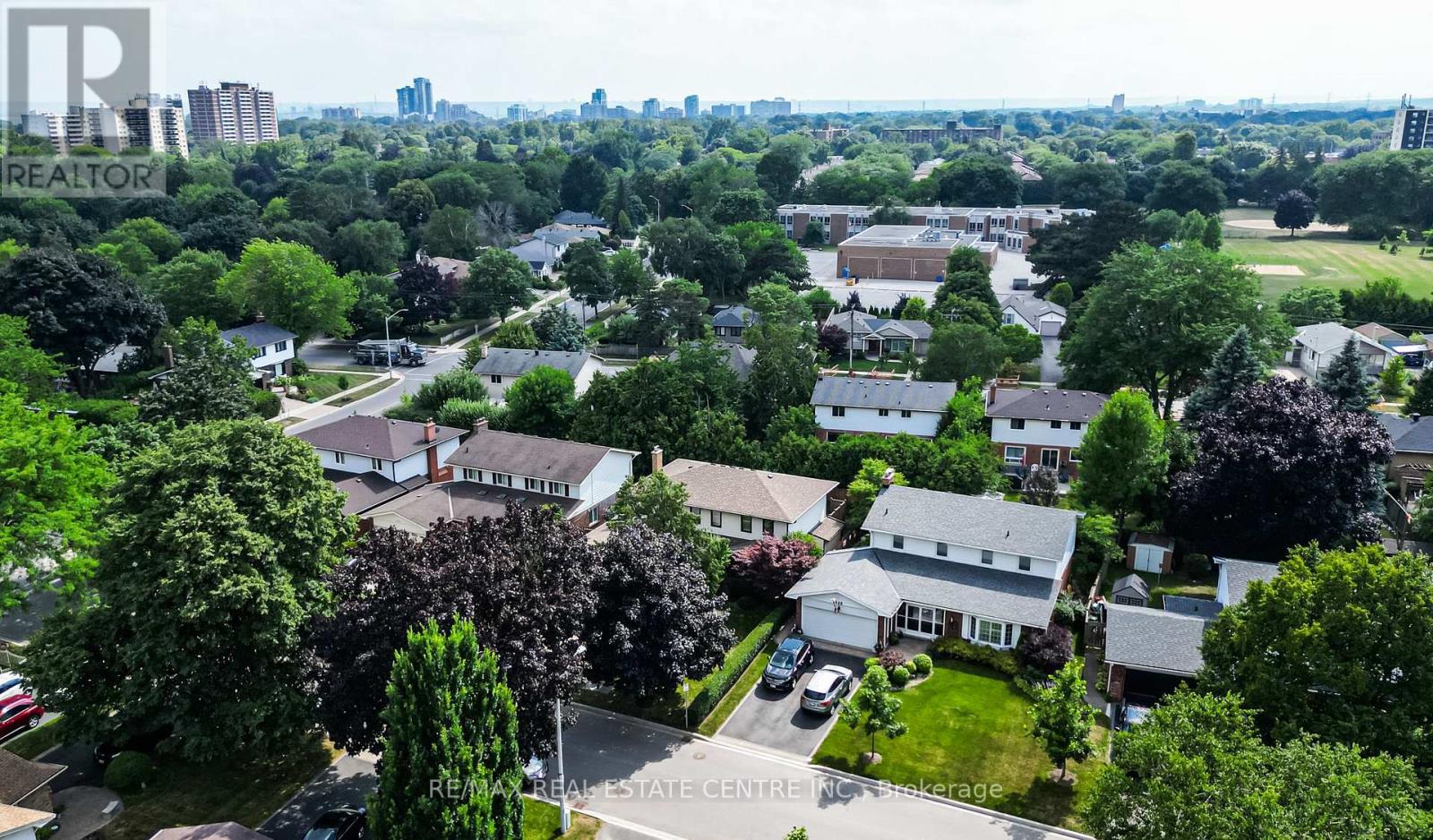 644 Donna Court, Burlington, Ontario  L7N 3H2 - Photo 49 - W12309611