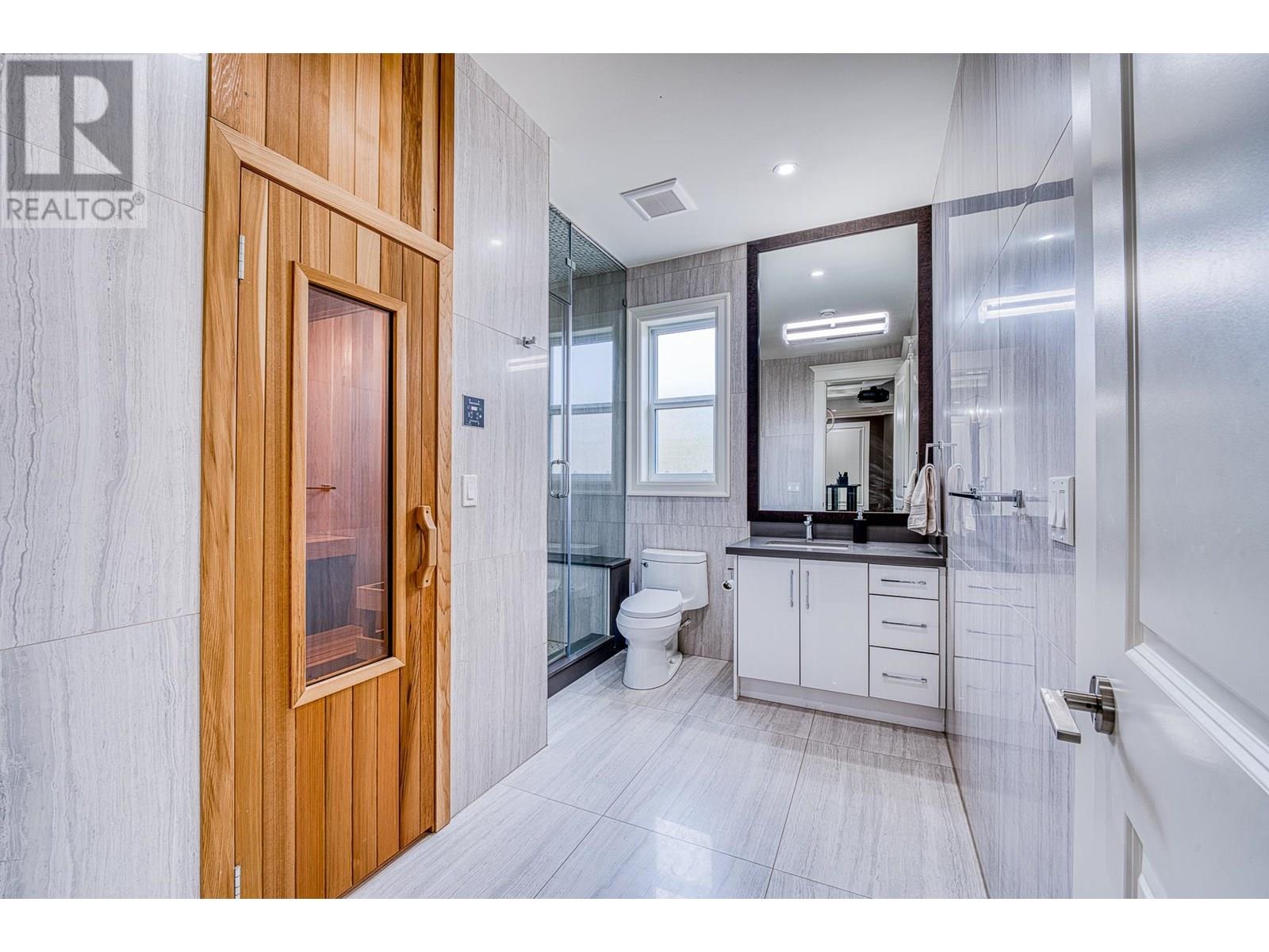 Listing Picture 37 of 38 : 11771 GRANVILLE AVENUE, Richmond / 烈治文 - 魯藝地產 Yvonne Lu Group - MLS Medallion Club Member