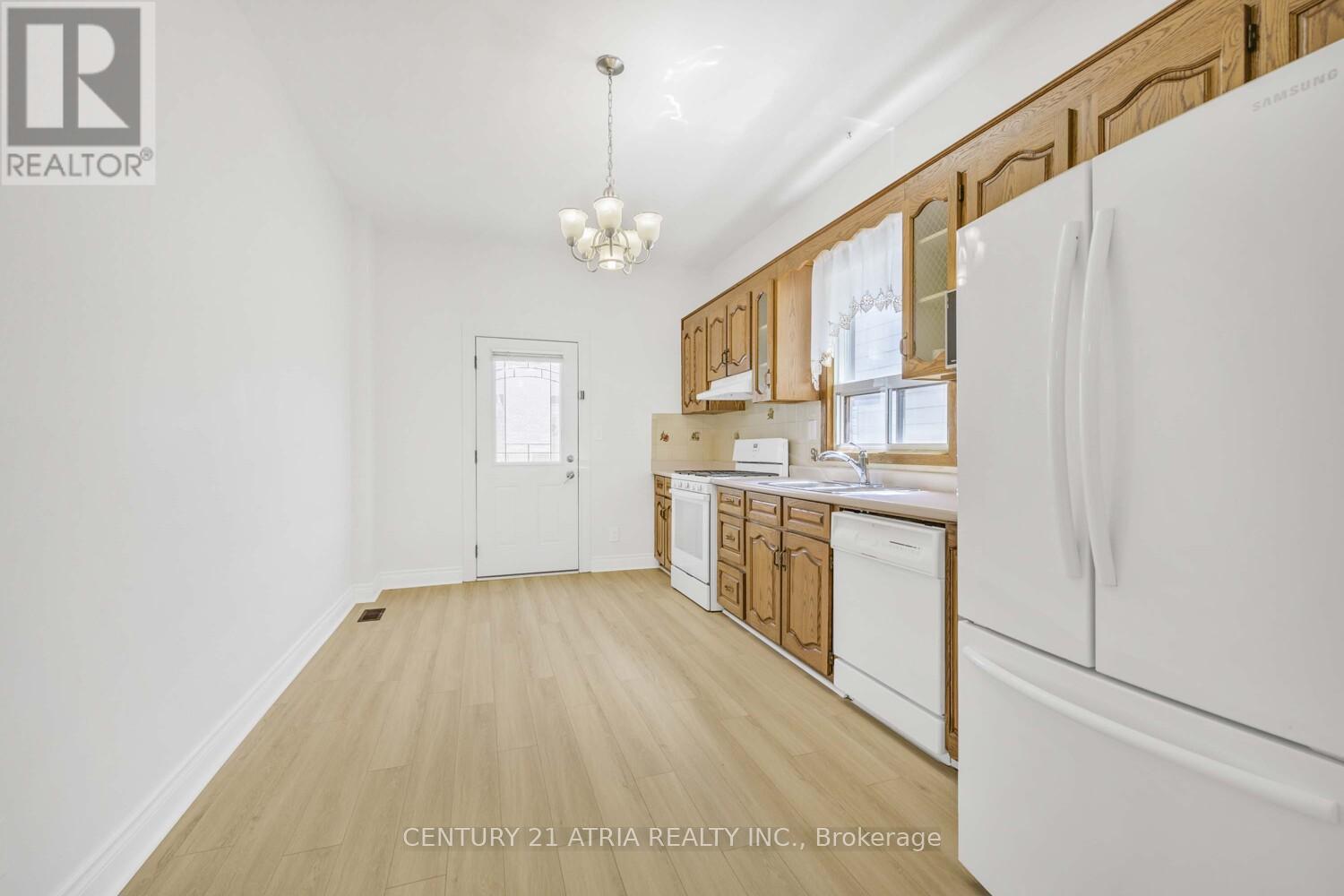 81 Montrose Avenue, Toronto, Ontario  M6J 2T6 - Photo 8 - C12309628