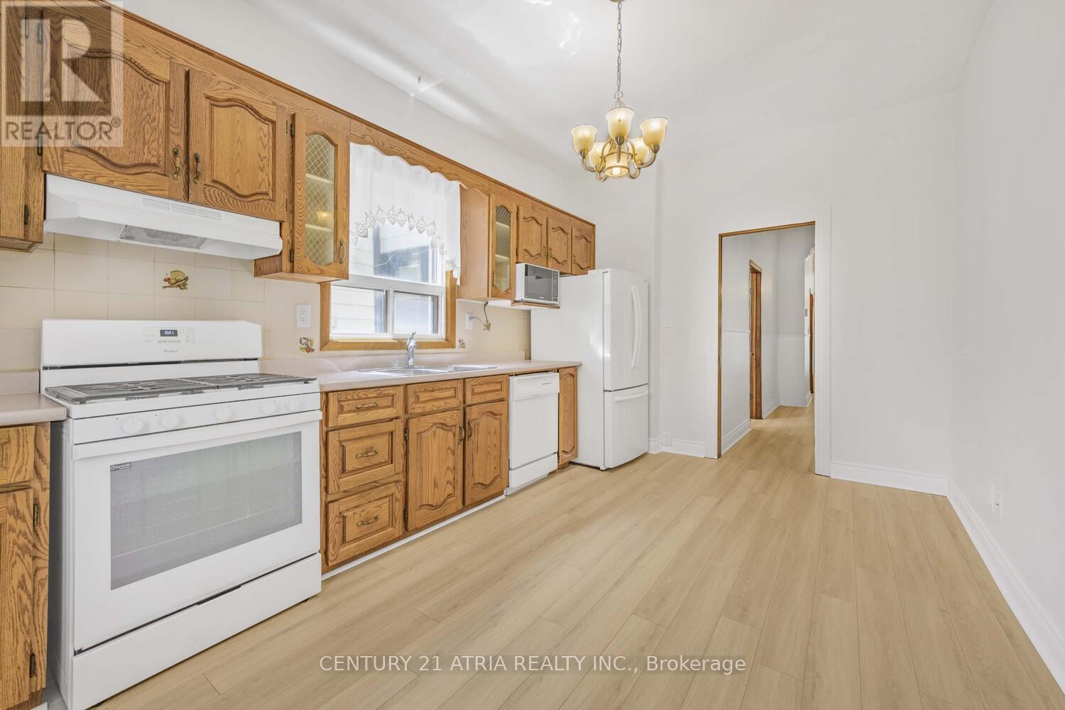 81 Montrose Avenue, Toronto, Ontario  M6J 2T6 - Photo 9 - C12309628