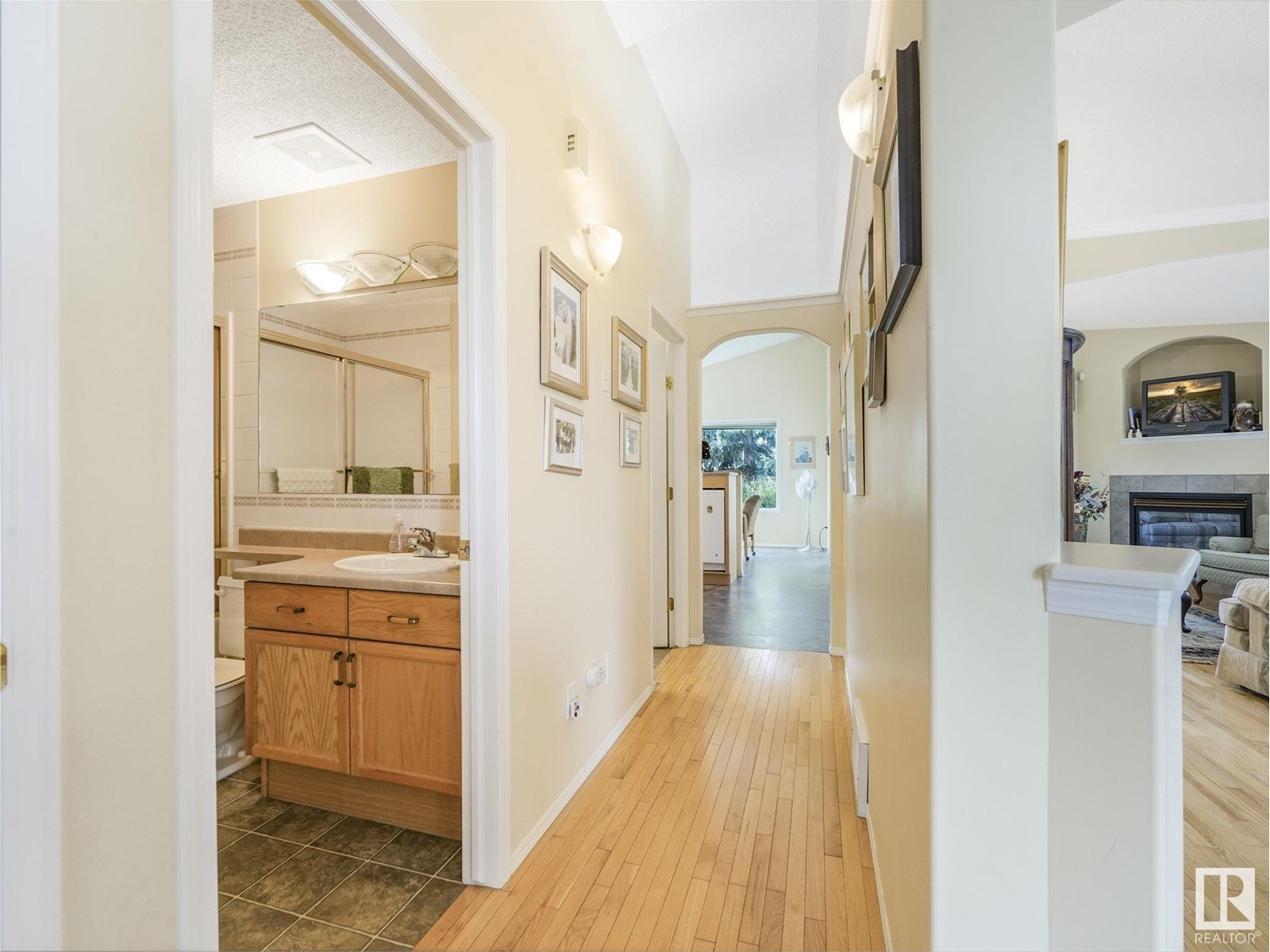 Property at 1032 ORMSBY CR NW image 4