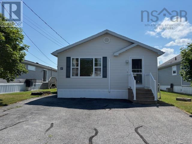 37 Belmont Drive, Bridgewater, Nova Scotia  B4V 4E6 - Photo 5 - 202518358