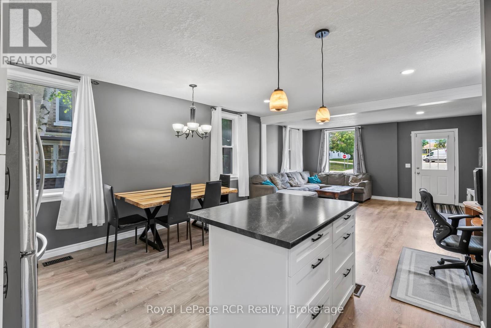 343 10th Avenue, Hanover, Ontario  N4N 2N4 - Photo 17 - X12307210
