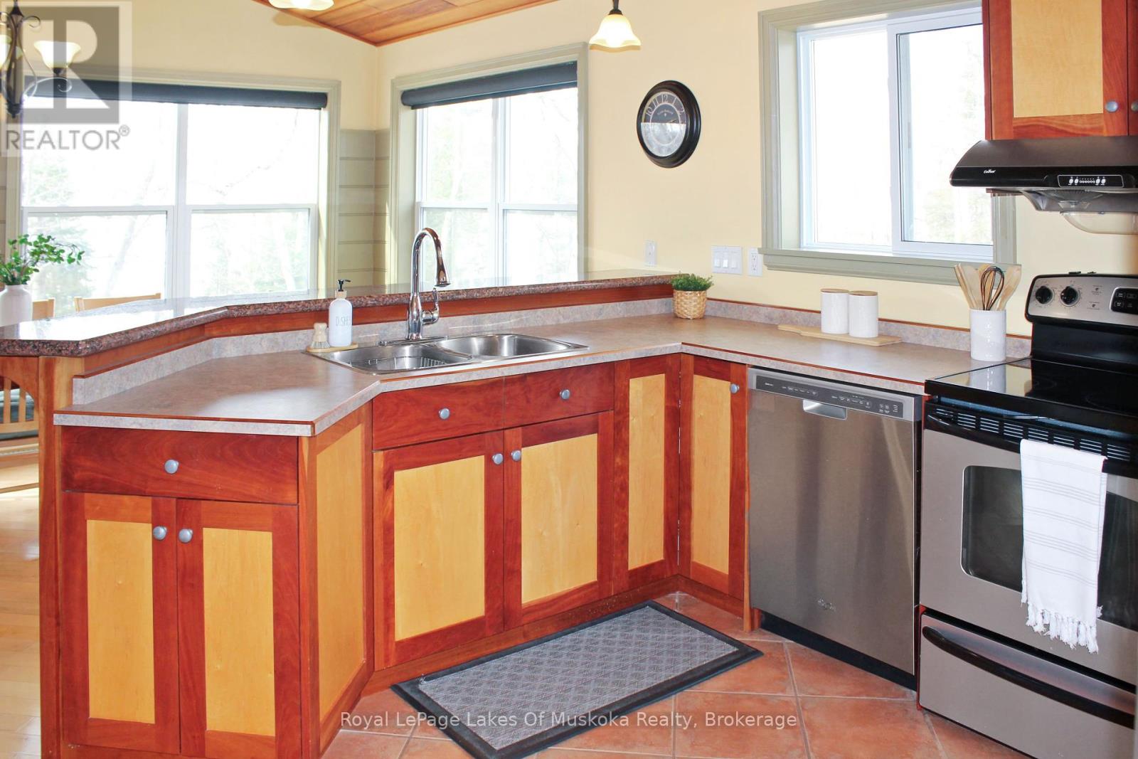 1136 Lakeside Trail, Magnetawan, Ontario  P0A 1P0 - Photo 7 - X12304749