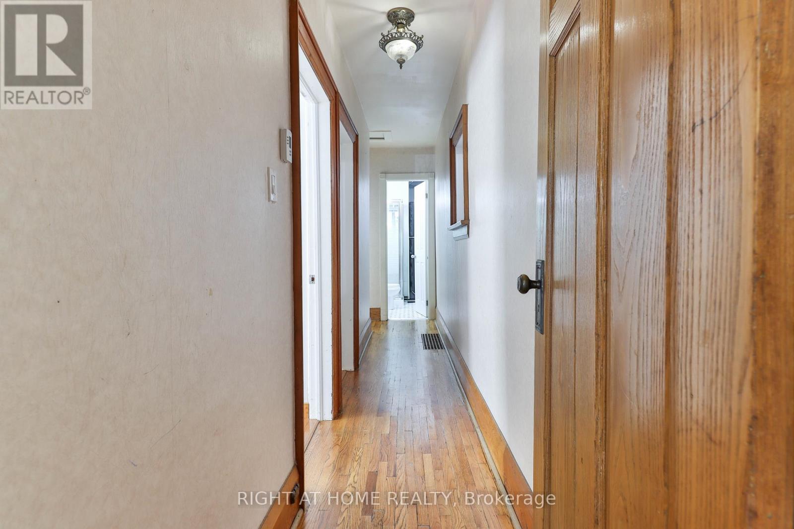 948 Runnymede Road, Toronto (Rockcliffe-Smythe), Ontario  M6N 3W4 - Photo 18 - W12309682