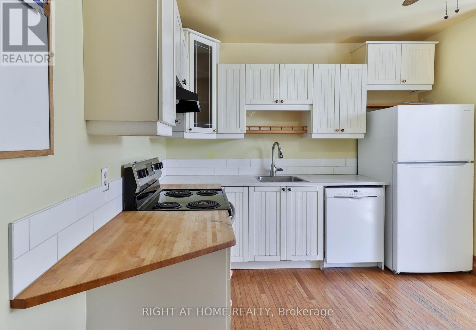 948 Runnymede Road, Toronto (Rockcliffe-Smythe), Ontario  M6N 3W4 - Photo 27 - W12309682