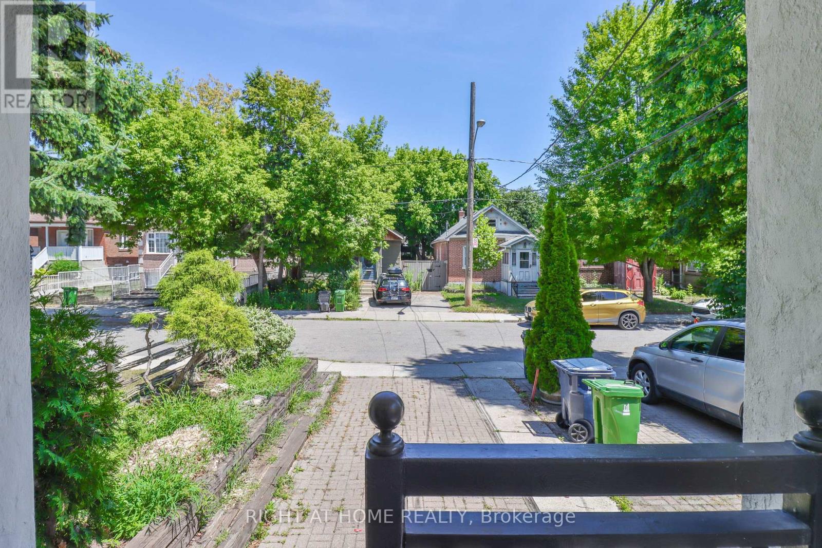 Property at 948 RUNNYMEDE ROAD image 4