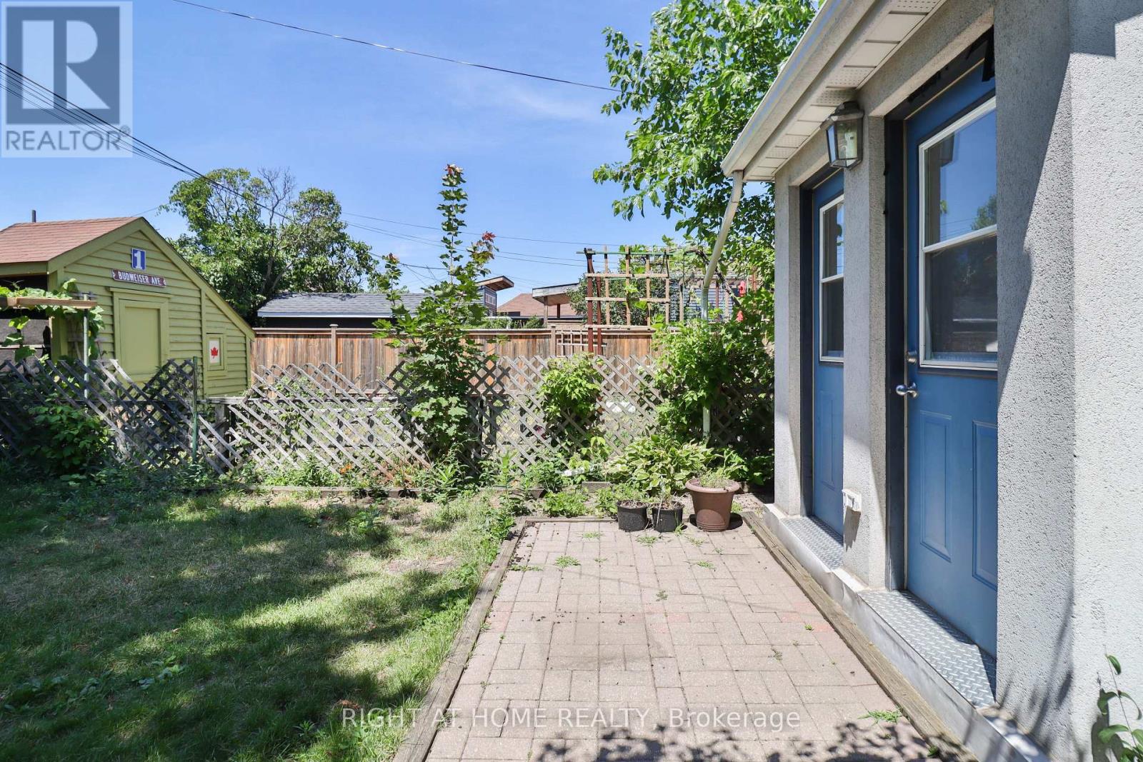 Property at 948 RUNNYMEDE ROAD image 5