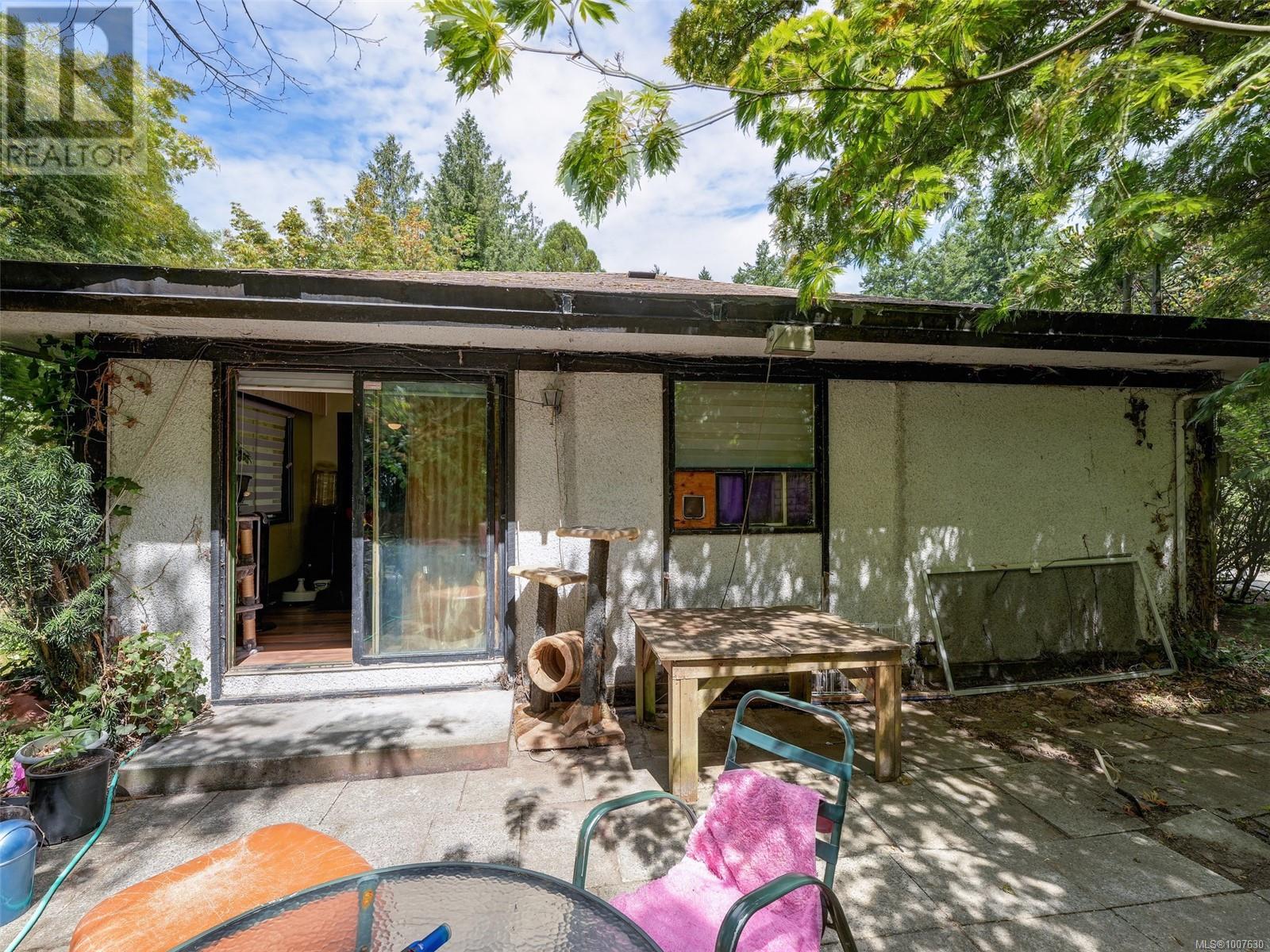 Property at 3140 Campion Rd image 2