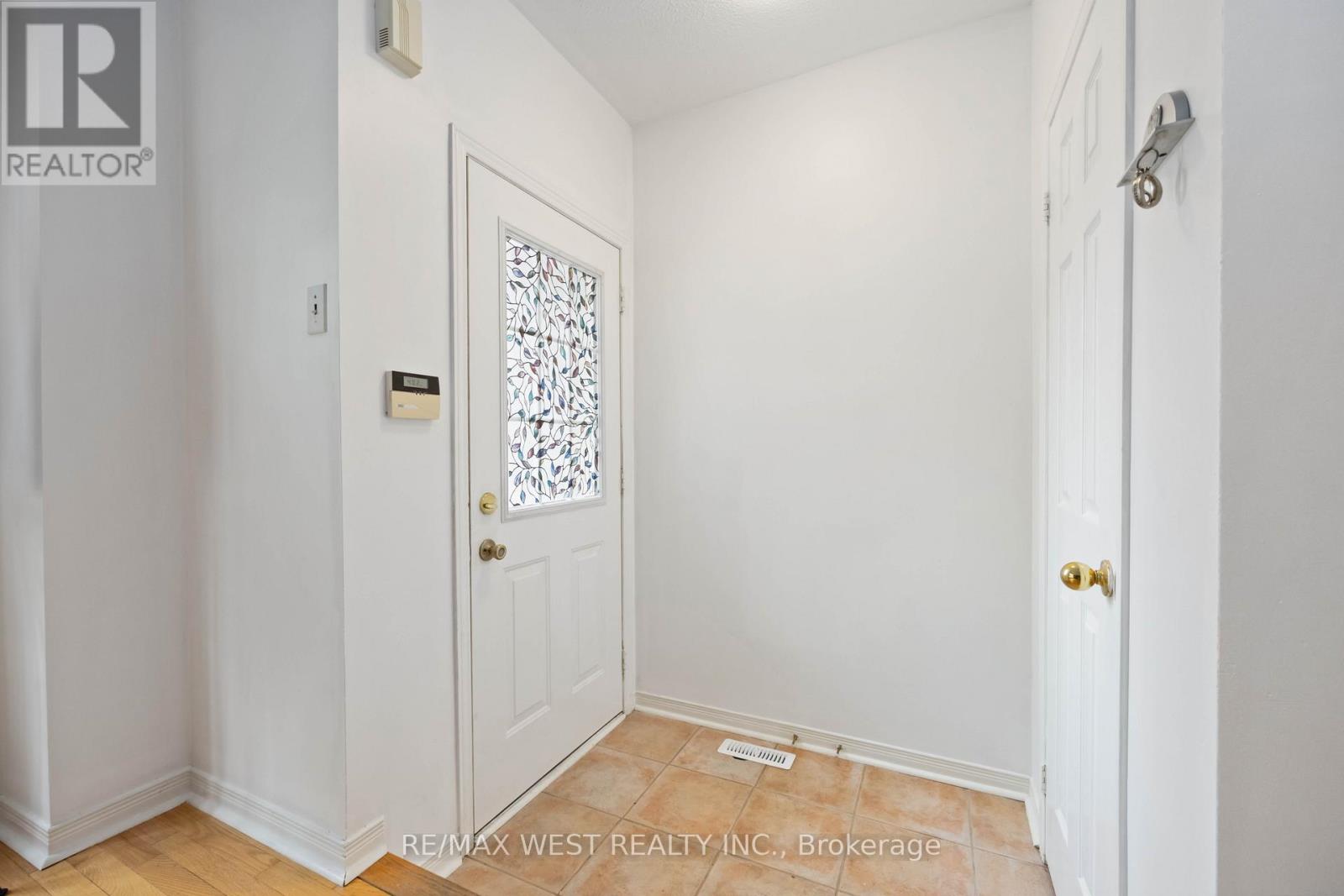Property at 204 BANTRY AVENUE image 4