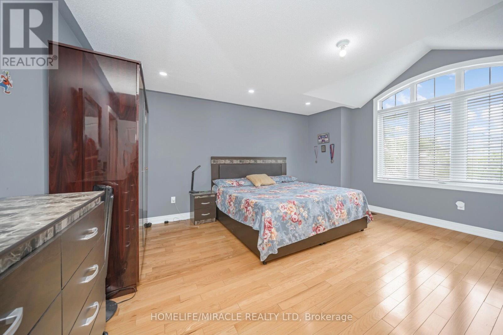 2 Roycrest Street, Brampton, Ontario  L6Z 4P5 - Photo 15 - W12278401