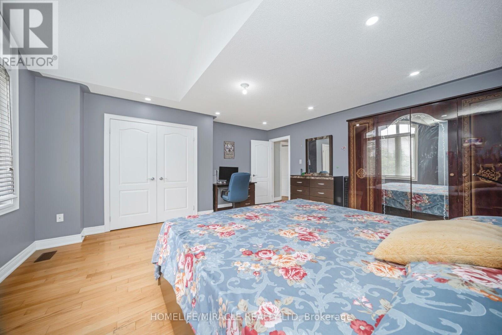 2 Roycrest Street, Brampton, Ontario  L6Z 4P5 - Photo 17 - W12278401