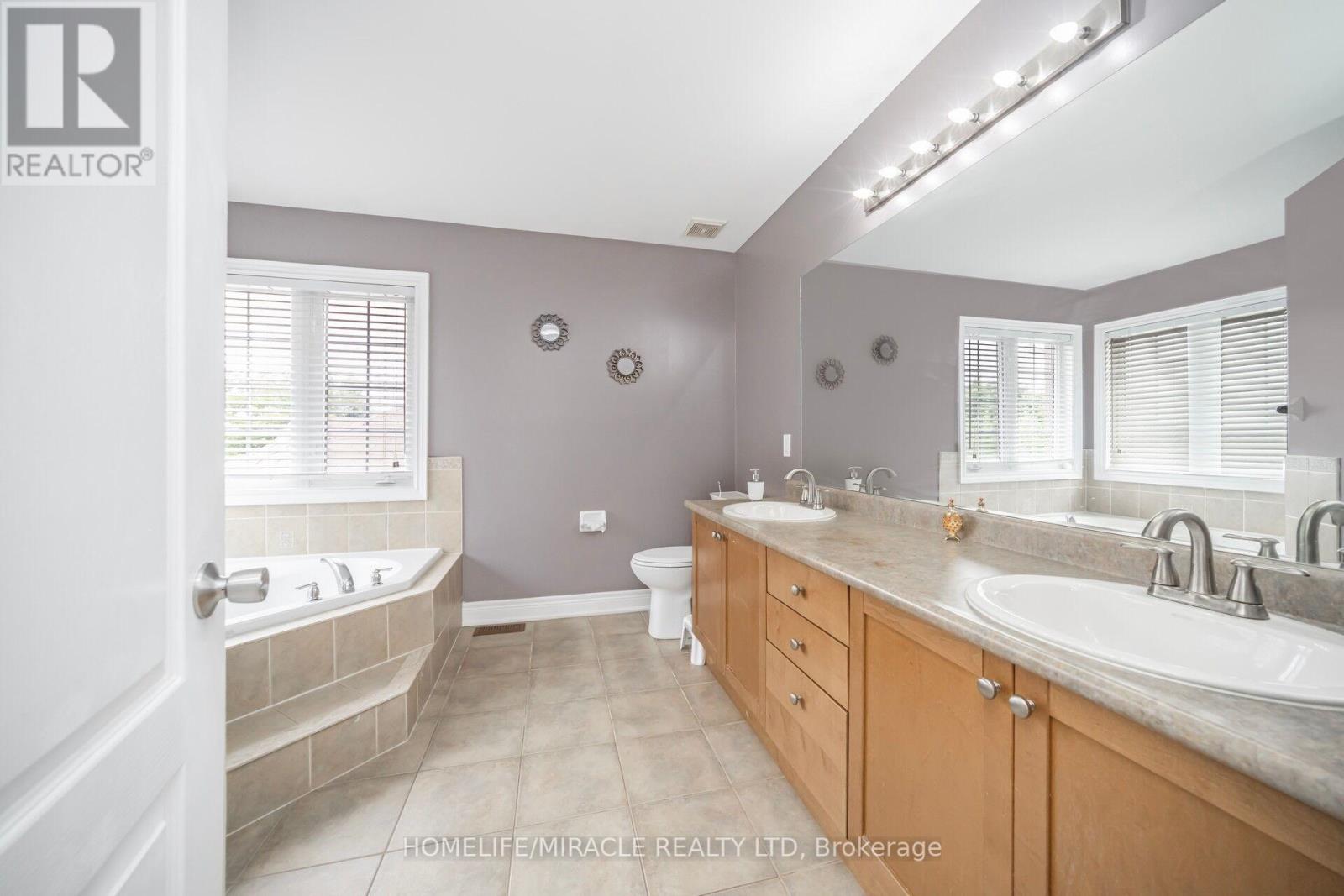 2 Roycrest Street, Brampton, Ontario  L6Z 4P5 - Photo 26 - W12278401