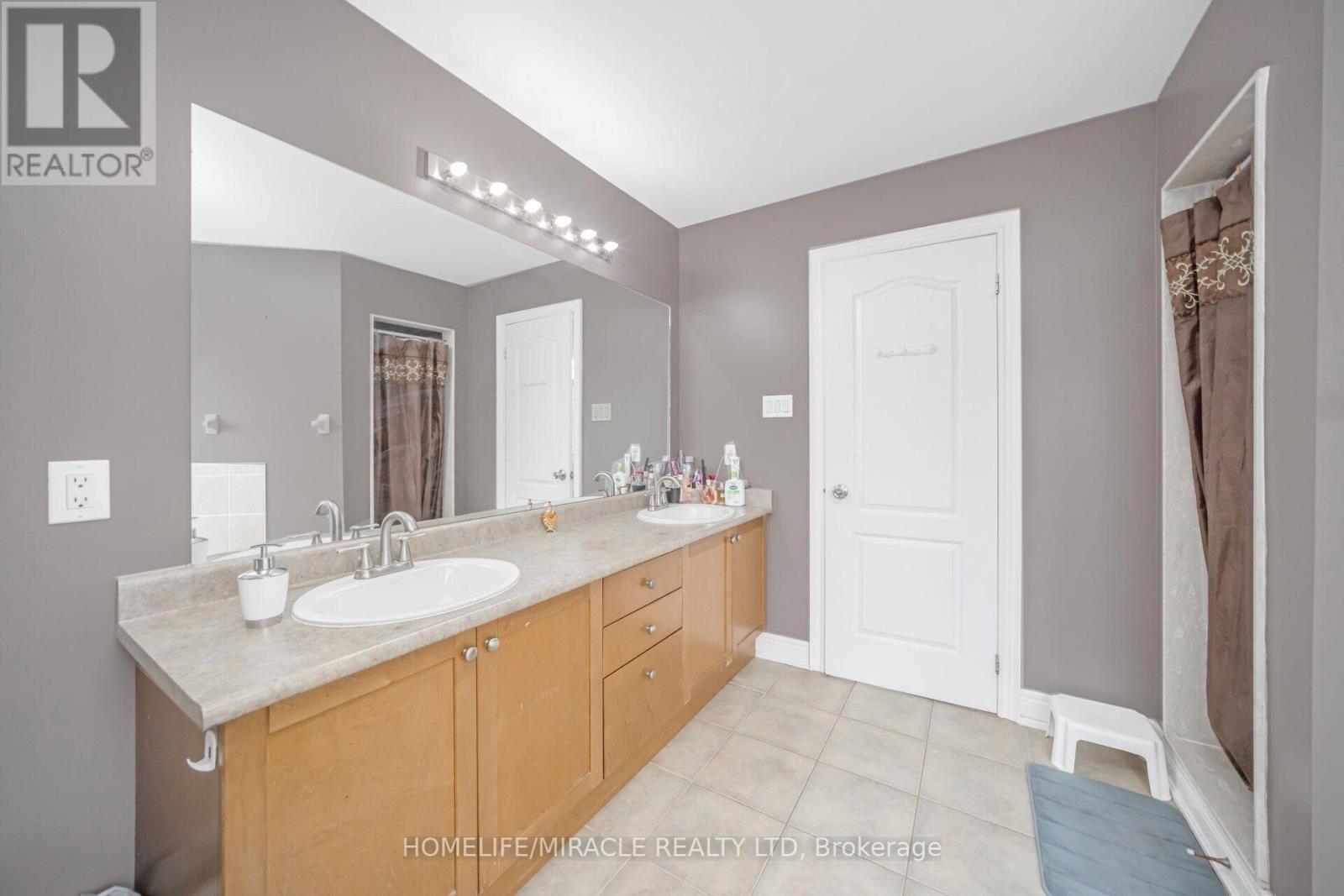 2 Roycrest Street, Brampton, Ontario  L6Z 4P5 - Photo 28 - W12278401