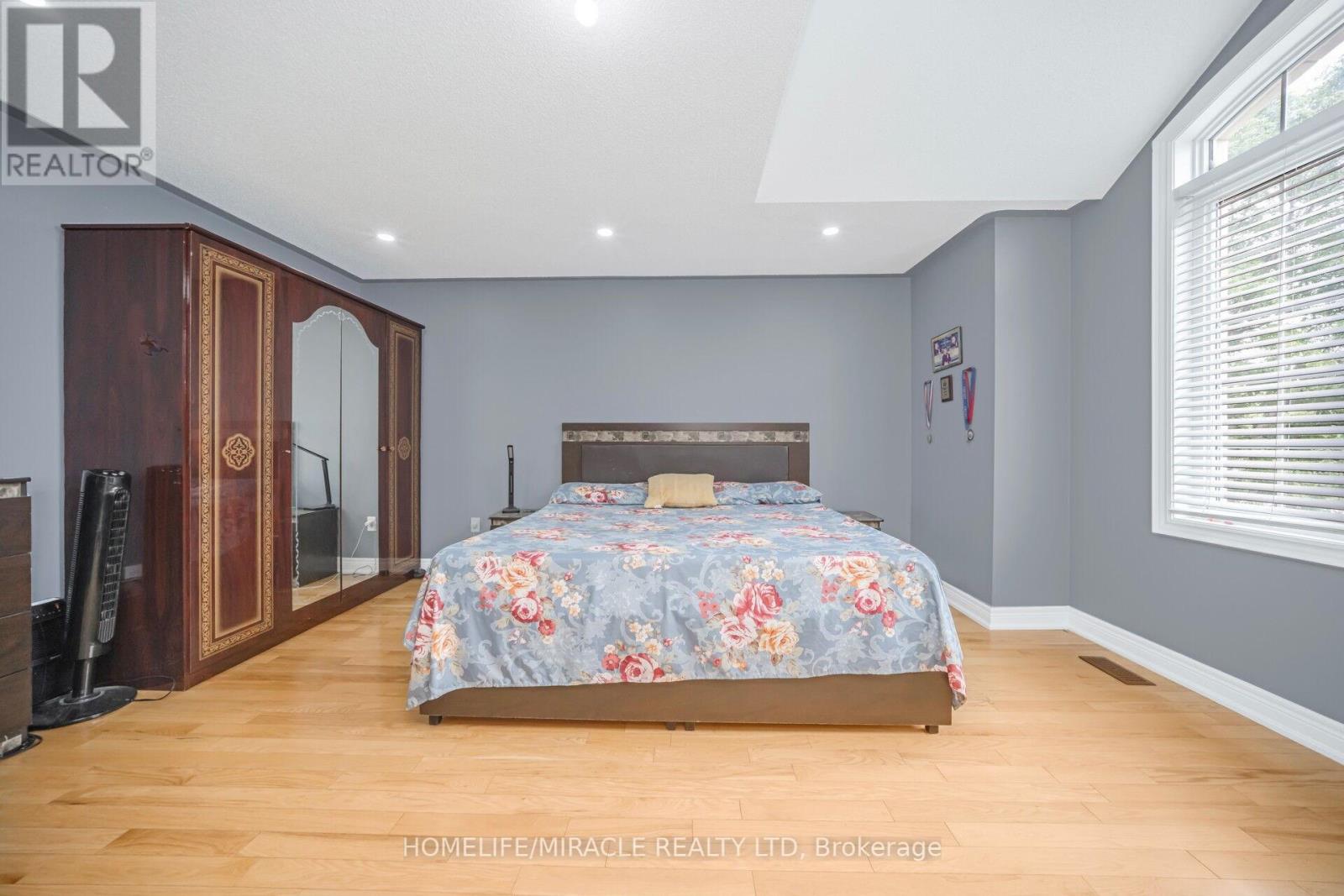 2 Roycrest Street, Brampton, Ontario  L6Z 4P5 - Photo 16 - W12278401