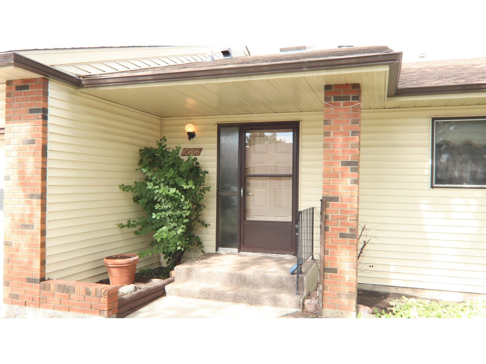 Property at 10816 11 AV NW image 3