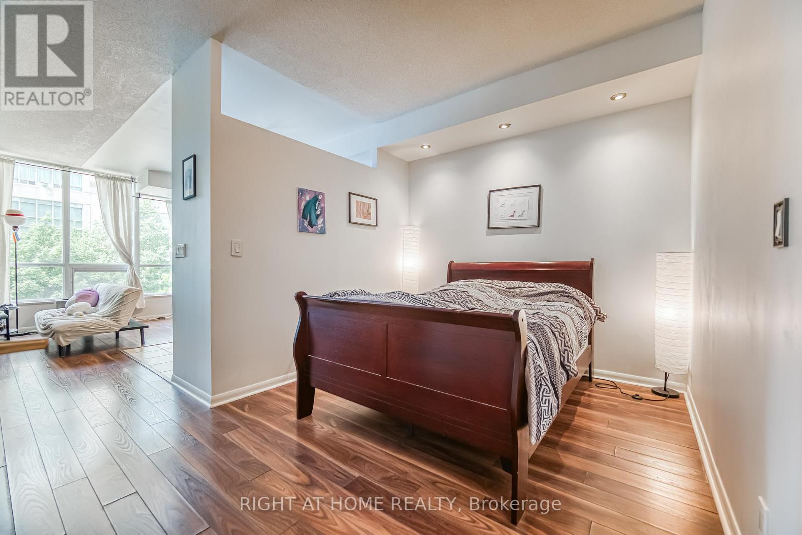 214 - 185 Legion Road N, Toronto, Ontario  M8Y 0A1 - Photo 10 - W12309701