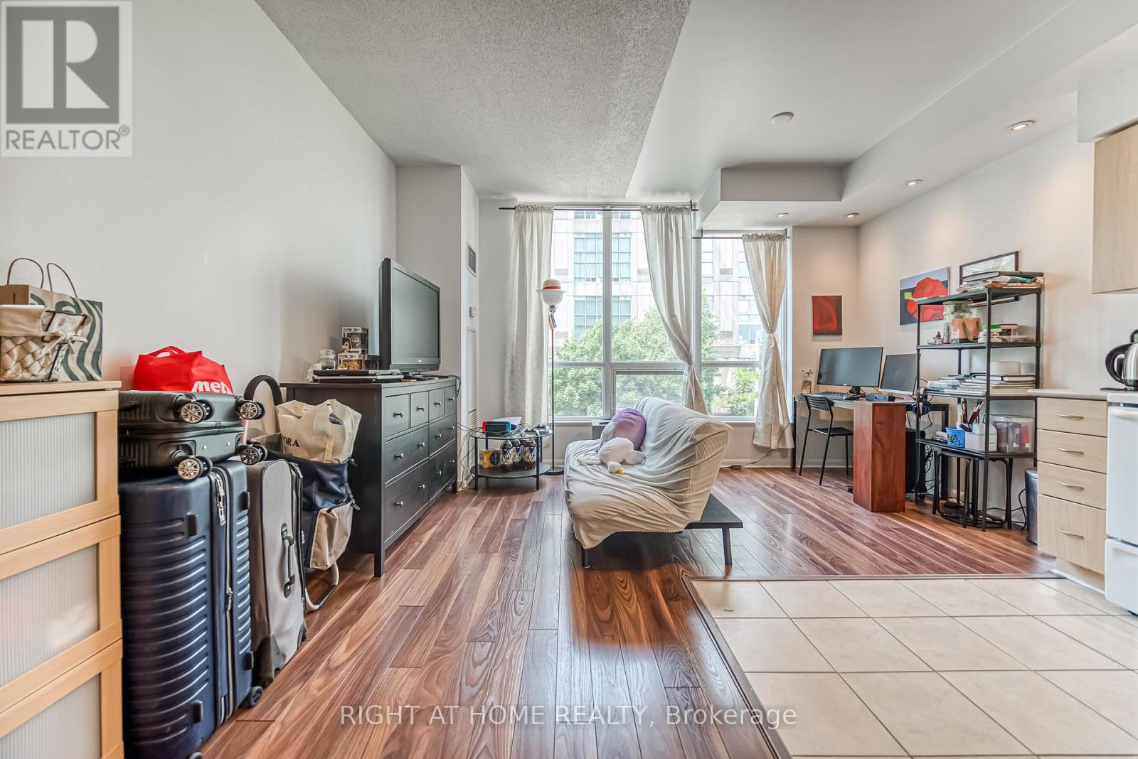 214 - 185 Legion Road N, Toronto, Ontario  M8Y 0A1 - Photo 13 - W12309701