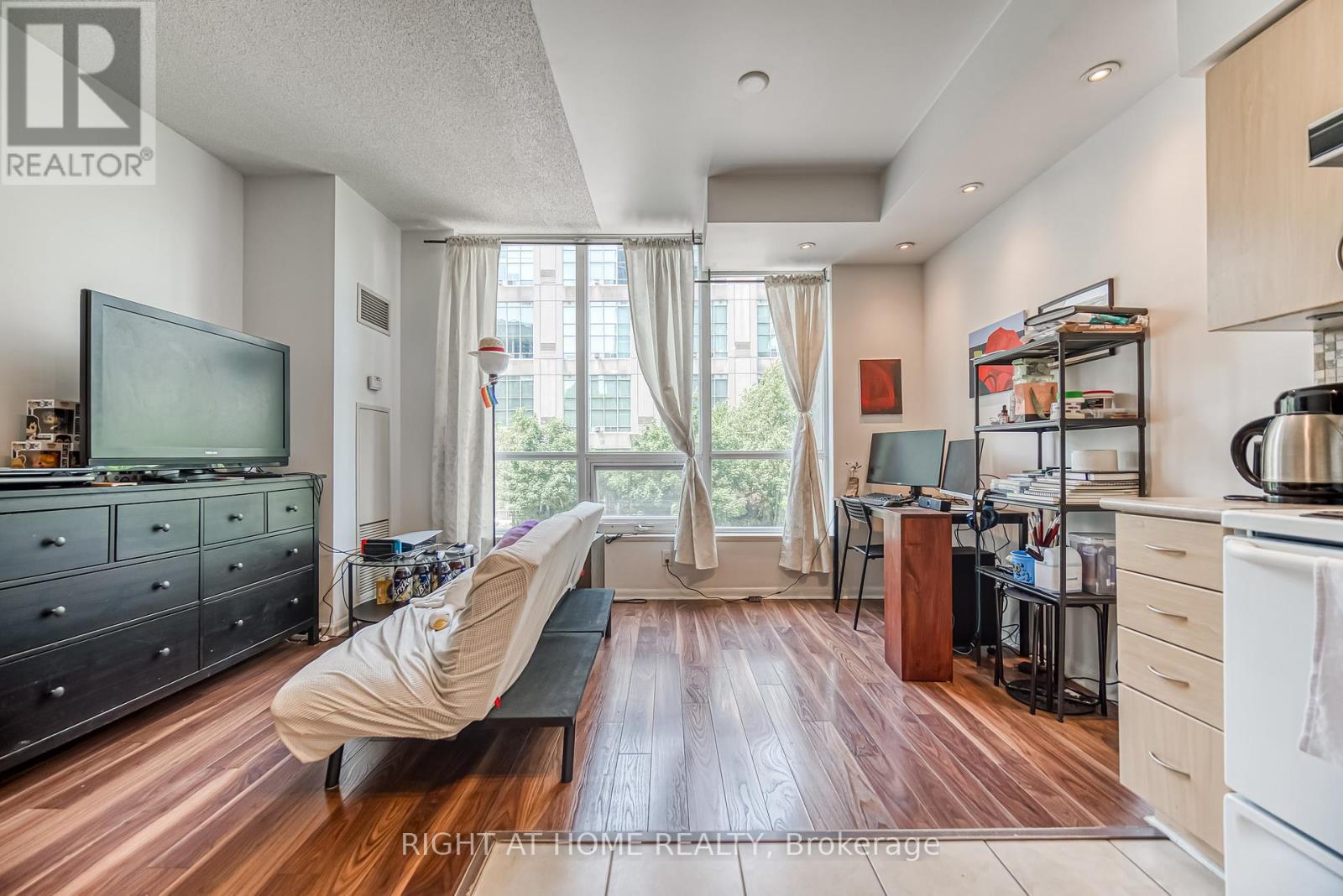 214 - 185 Legion Road N, Toronto, Ontario  M8Y 0A1 - Photo 16 - W12309701