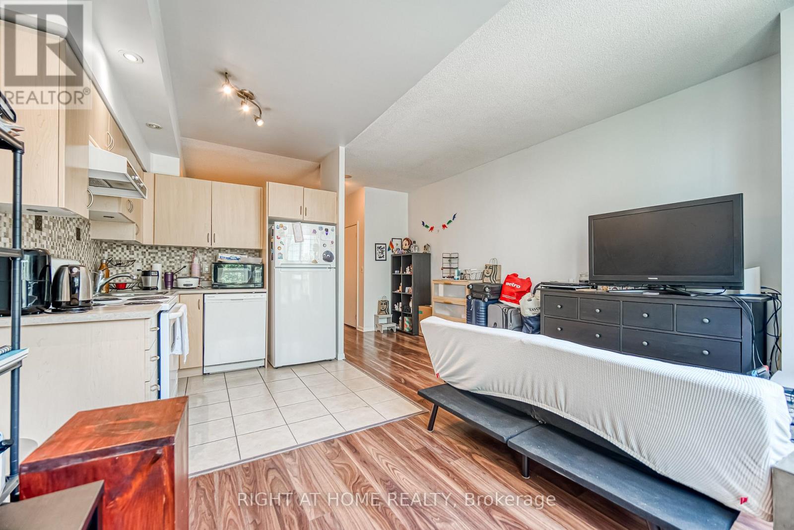214 - 185 Legion Road N, Toronto, Ontario  M8Y 0A1 - Photo 17 - W12309701