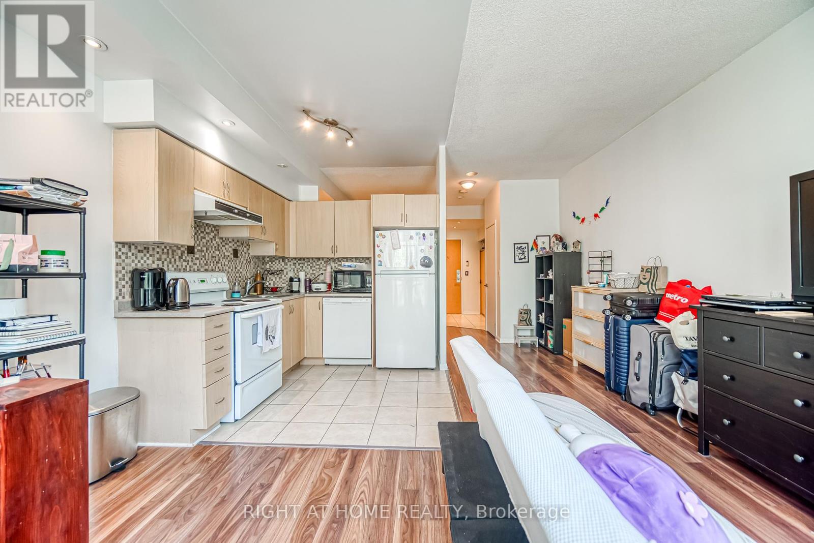 214 - 185 Legion Road N, Toronto, Ontario  M8Y 0A1 - Photo 18 - W12309701