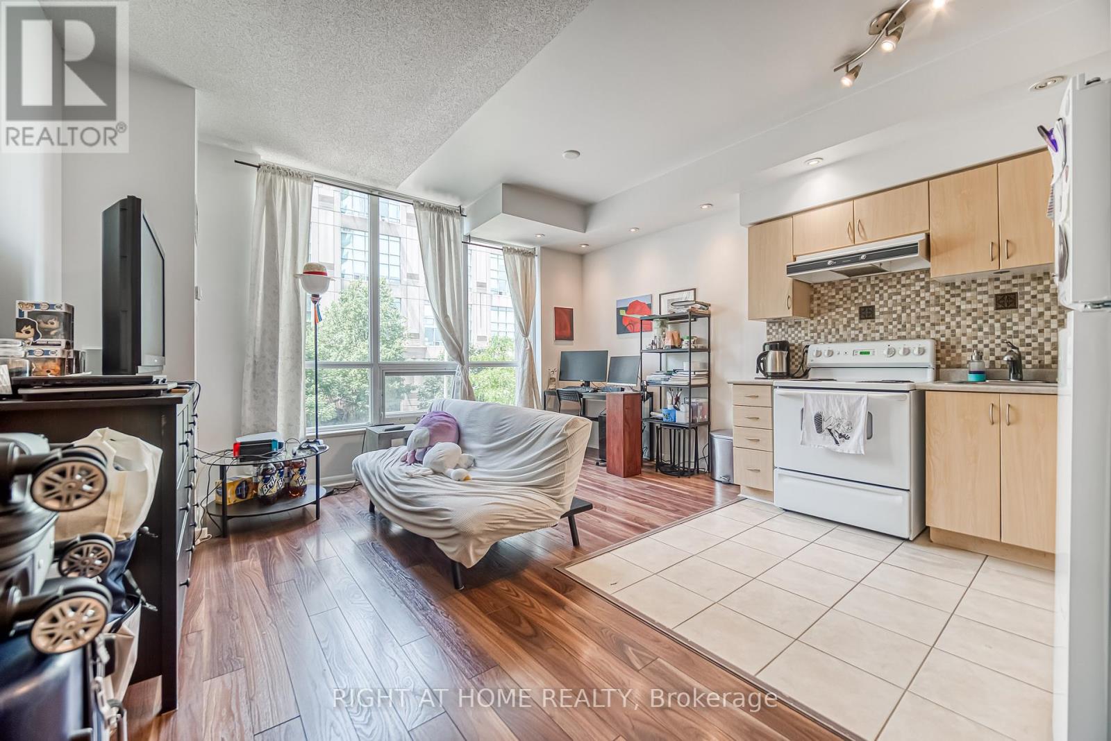 214 - 185 Legion Road N, Toronto, Ontario  M8Y 0A1 - Photo 19 - W12309701