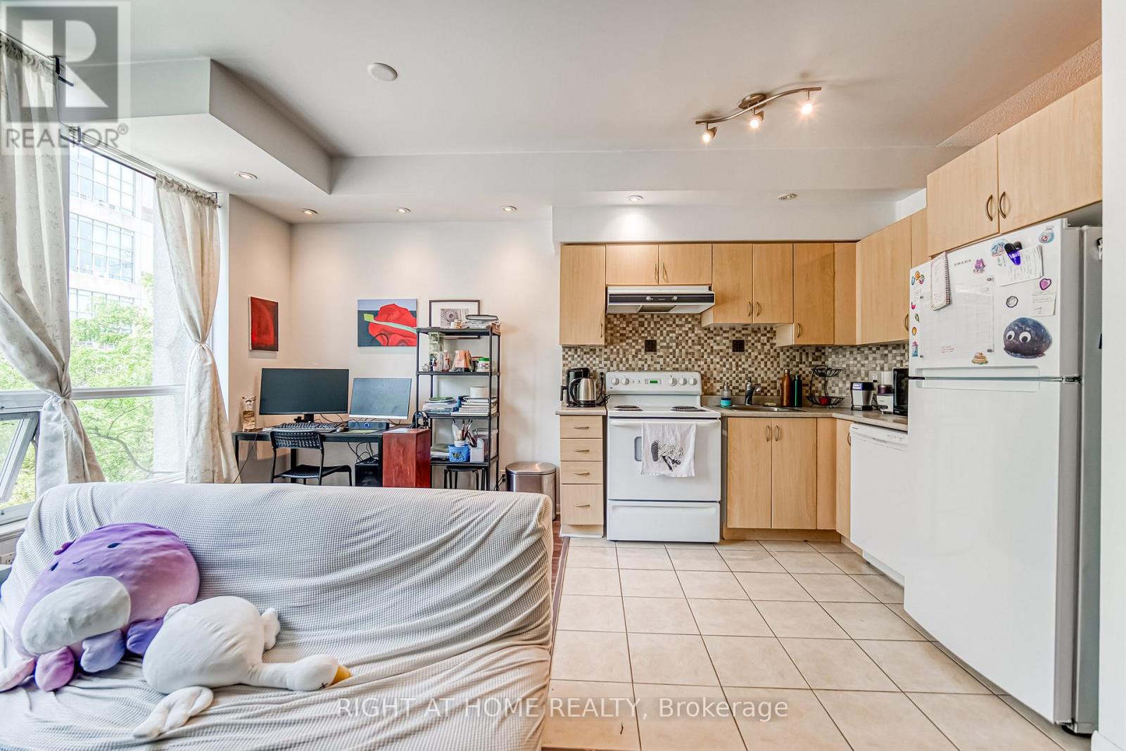 214 - 185 Legion Road N, Toronto, Ontario  M8Y 0A1 - Photo 20 - W12309701