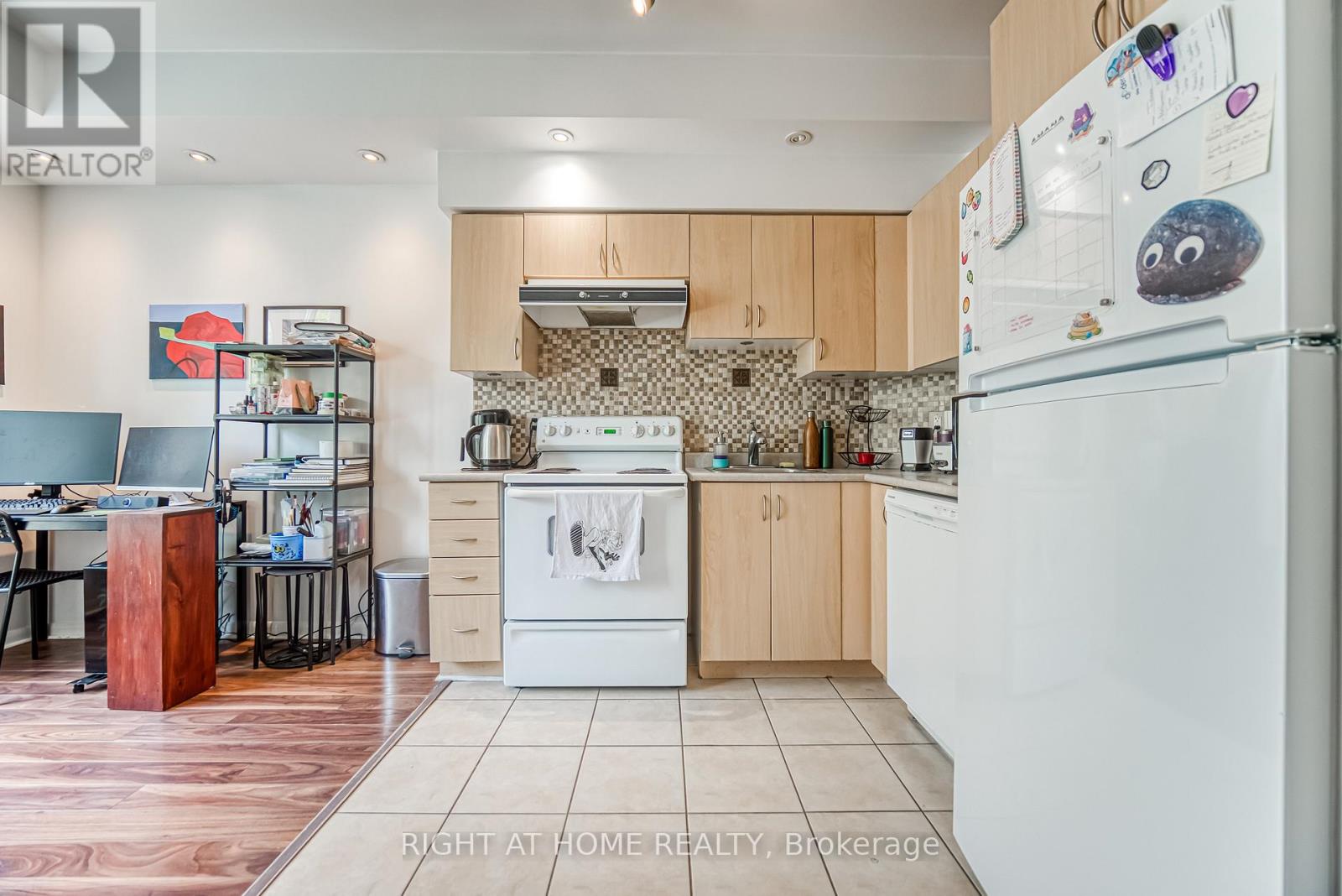 214 - 185 Legion Road N, Toronto, Ontario  M8Y 0A1 - Photo 21 - W12309701