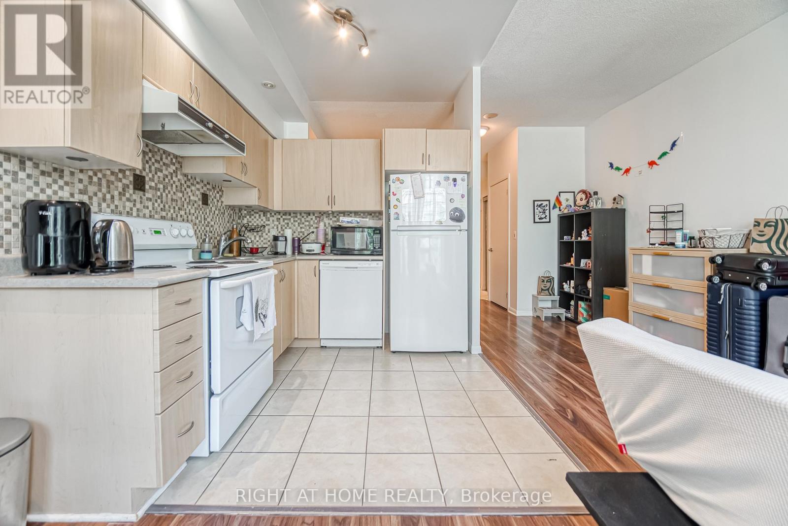 214 - 185 Legion Road N, Toronto, Ontario  M8Y 0A1 - Photo 22 - W12309701