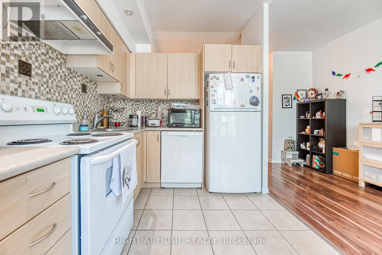 214 - 185 Legion Road N, Toronto, Ontario  M8Y 0A1 - Photo 23 - W12309701
