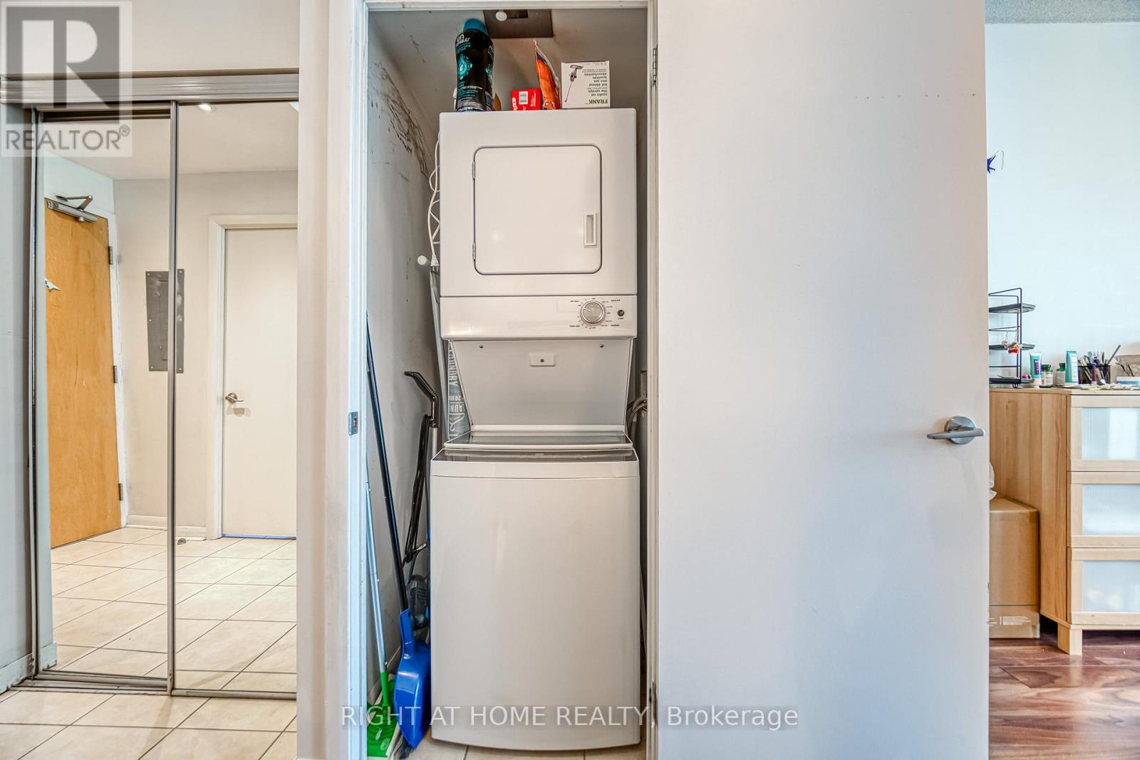 214 - 185 Legion Road N, Toronto, Ontario  M8Y 0A1 - Photo 25 - W12309701